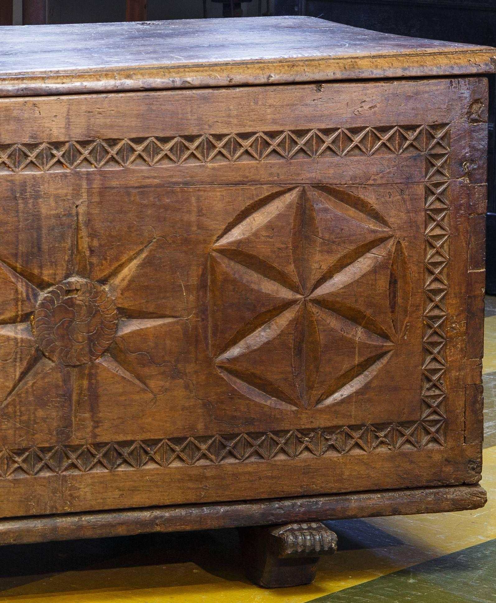 Spanish Trunk/Chest with Wood-Hinged till and Original Forged Iron, circa 1680 In Good Condition In Houston, TX