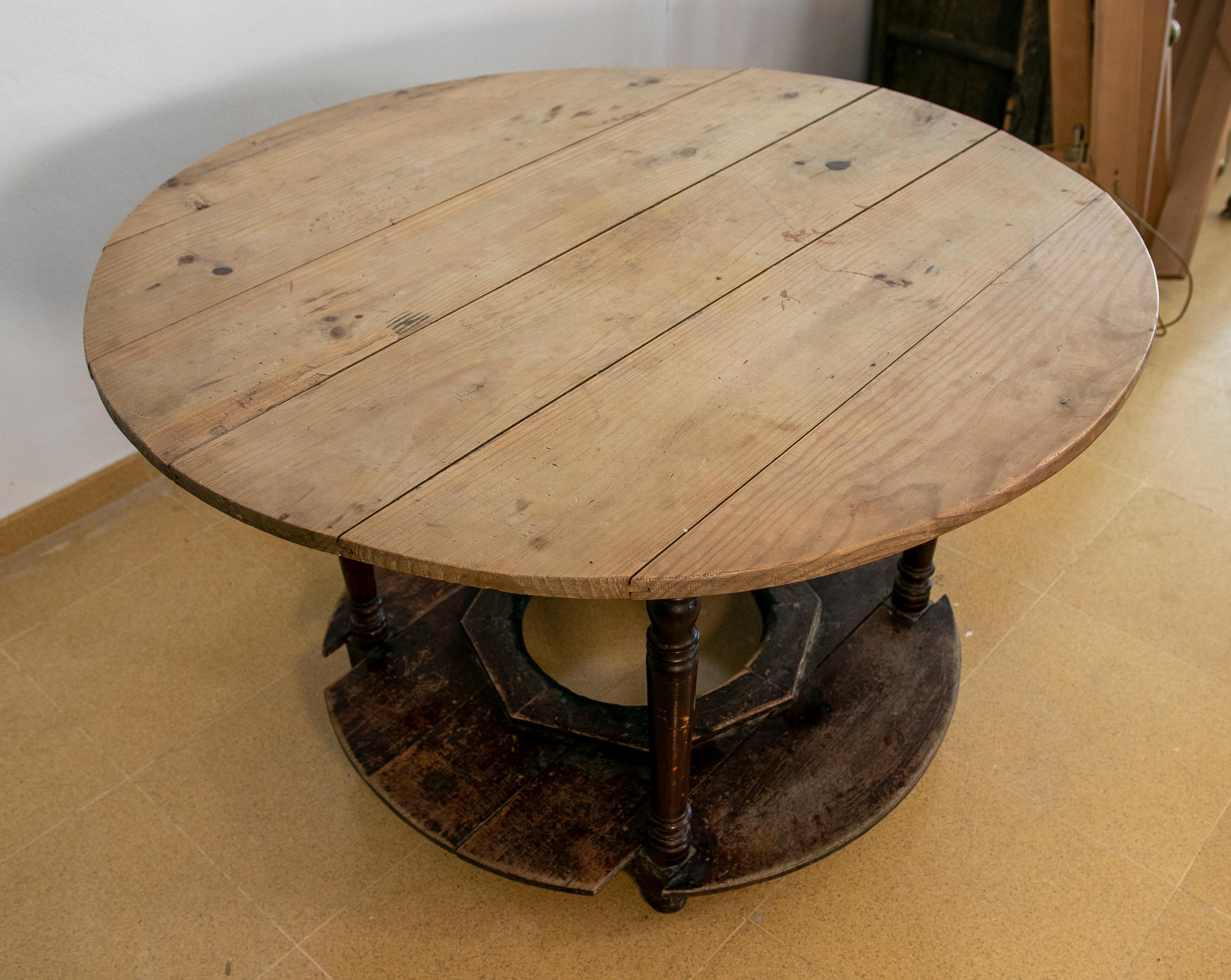 Spanish Typical Round Wooden Table to Place Brazier For Sale 7