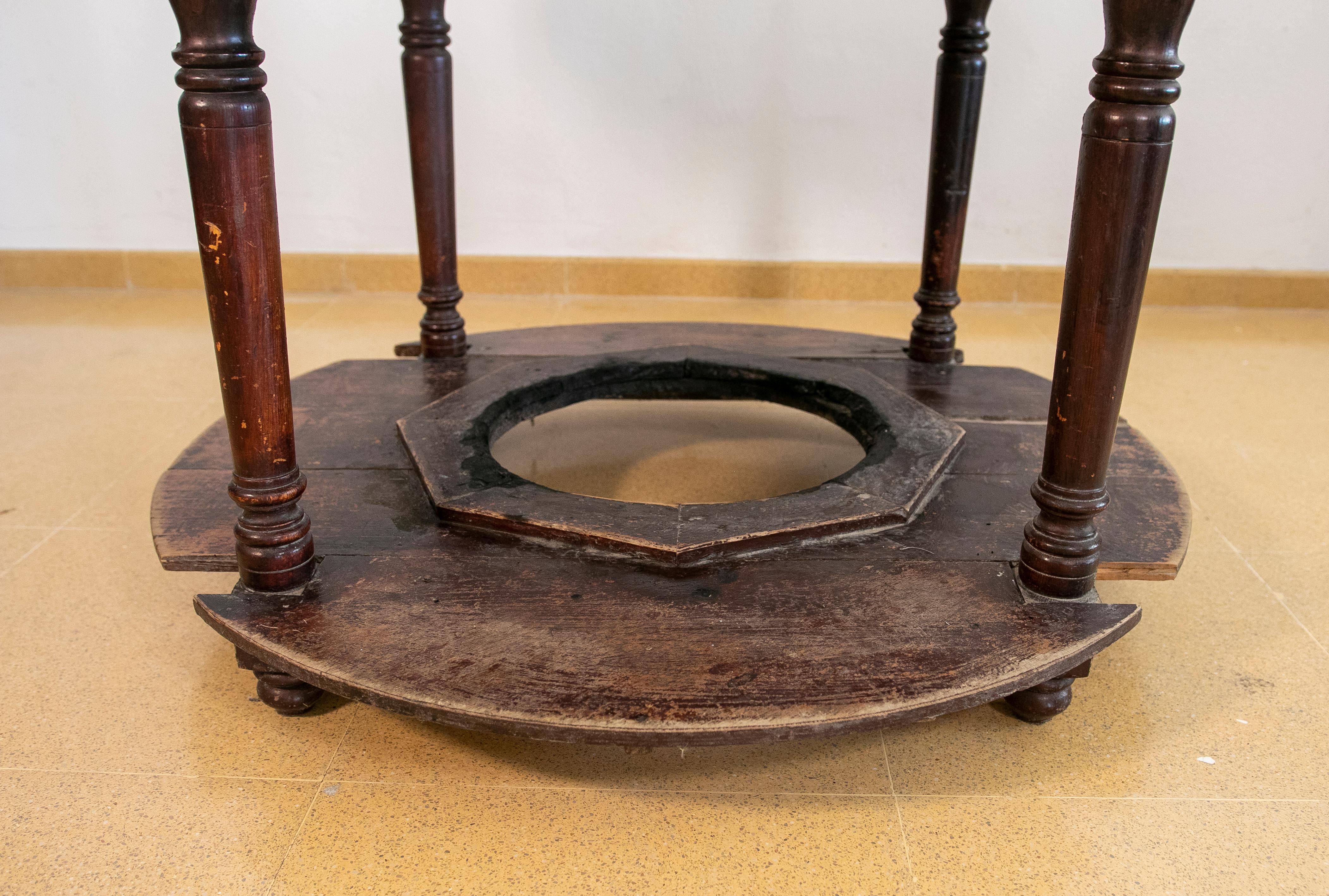 Table ronde typique espagnole en bois pour brasero de table Bon état - En vente à Marbella, ES