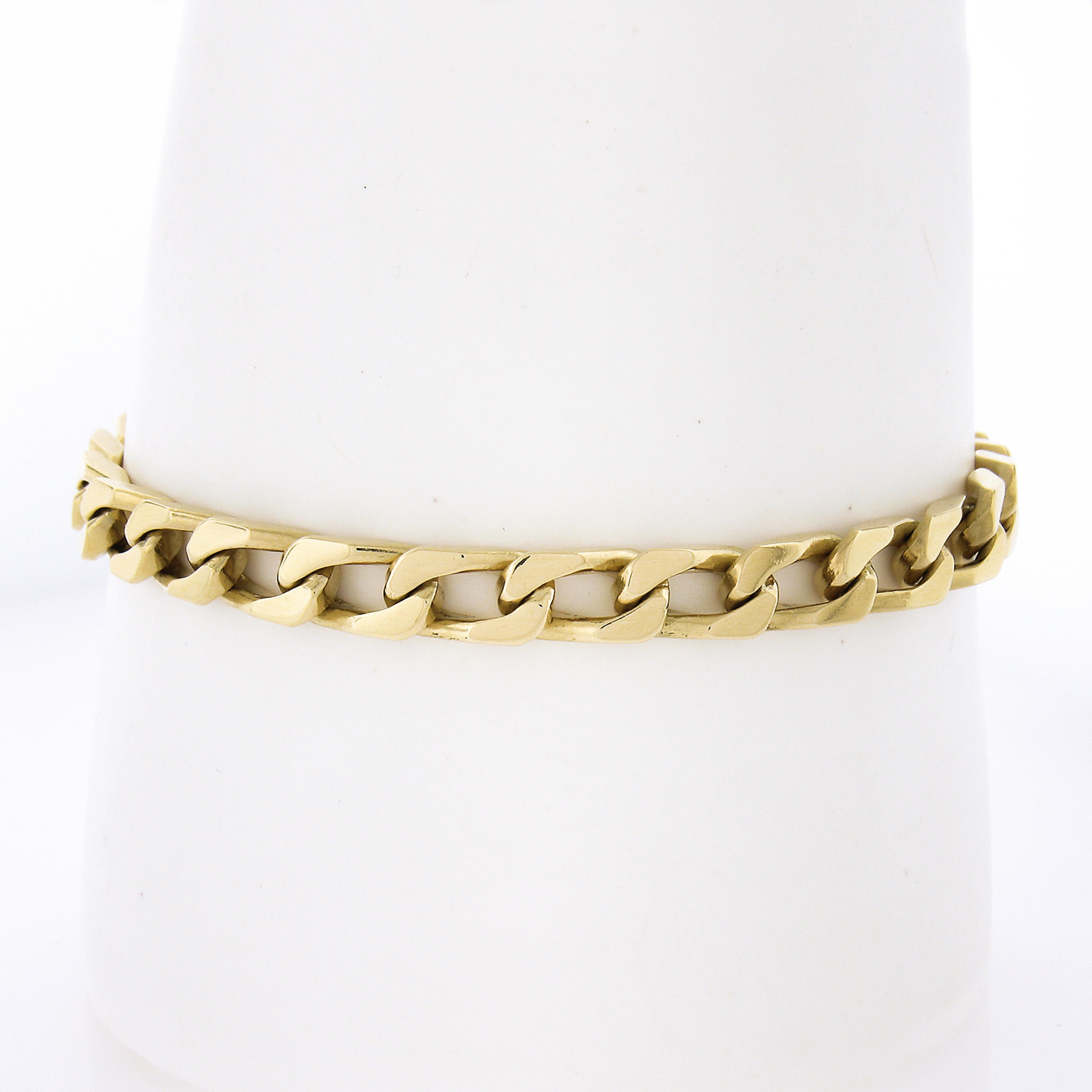 Material: Solid 18k Yellow Gold
Weight: 26.90 Grams
Chain Type: Cuban Curb Link
Chain Length: Measures 7.25 Inches Next to a Ruler. Will comfortably fit up to a 7 inch wrist
Chain Width: 5.7mm (approx.)
Chain Thickness: 2.7mm rise off the