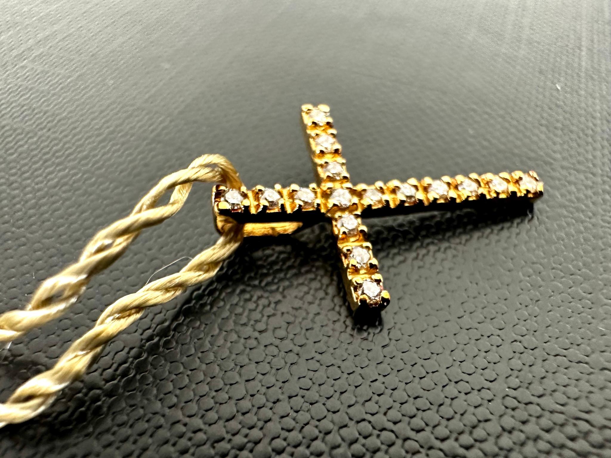 Spanish Vintage 18kt Yellow Gold Cross with Diamonds For Sale 1