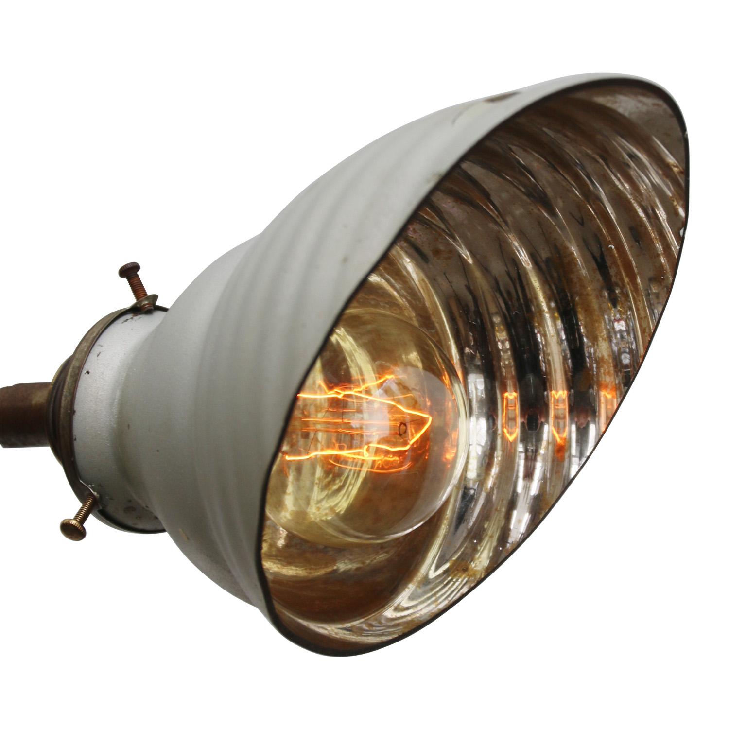 Spanish mercury glass, cast iron gooseneck desk light / table lamp.
2,5 meter black cotton wire, plug and switch.

E27 . E26

Also, available with US/UK plug

Priced per individual item. All lamps have been made suitable by international
