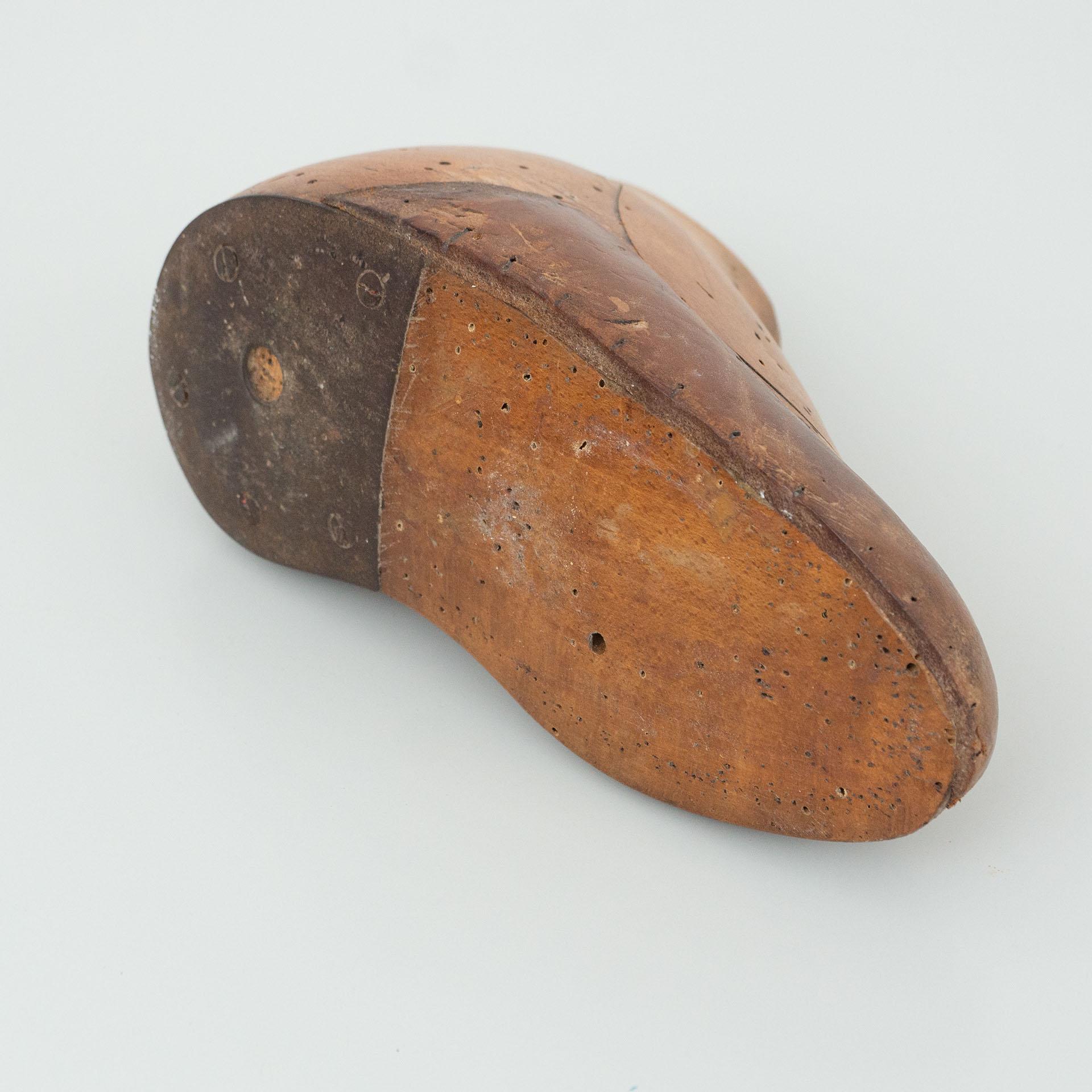 Spanish Vintage Wooden Shoe Last, circa 1940 For Sale 7