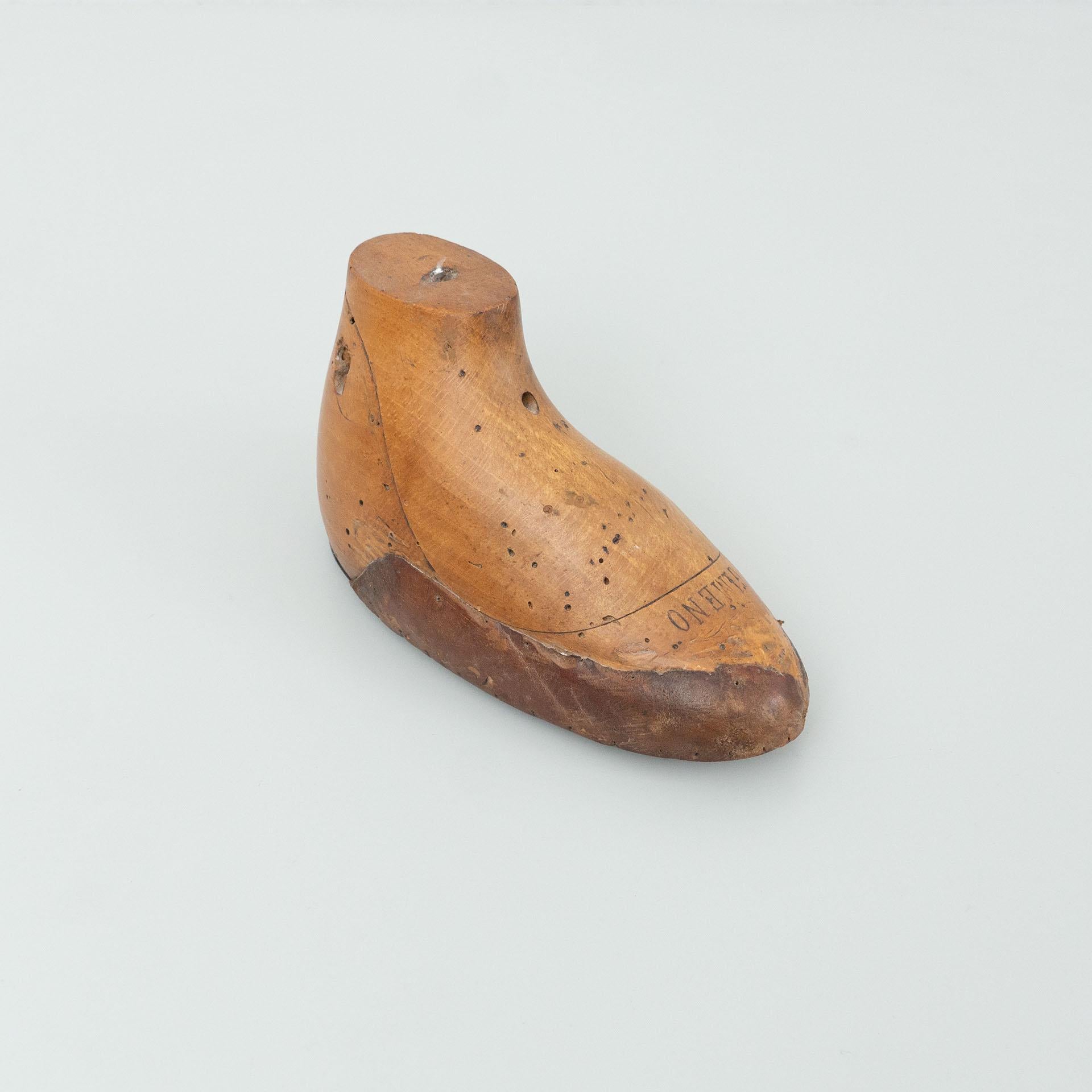 wooden shoe form