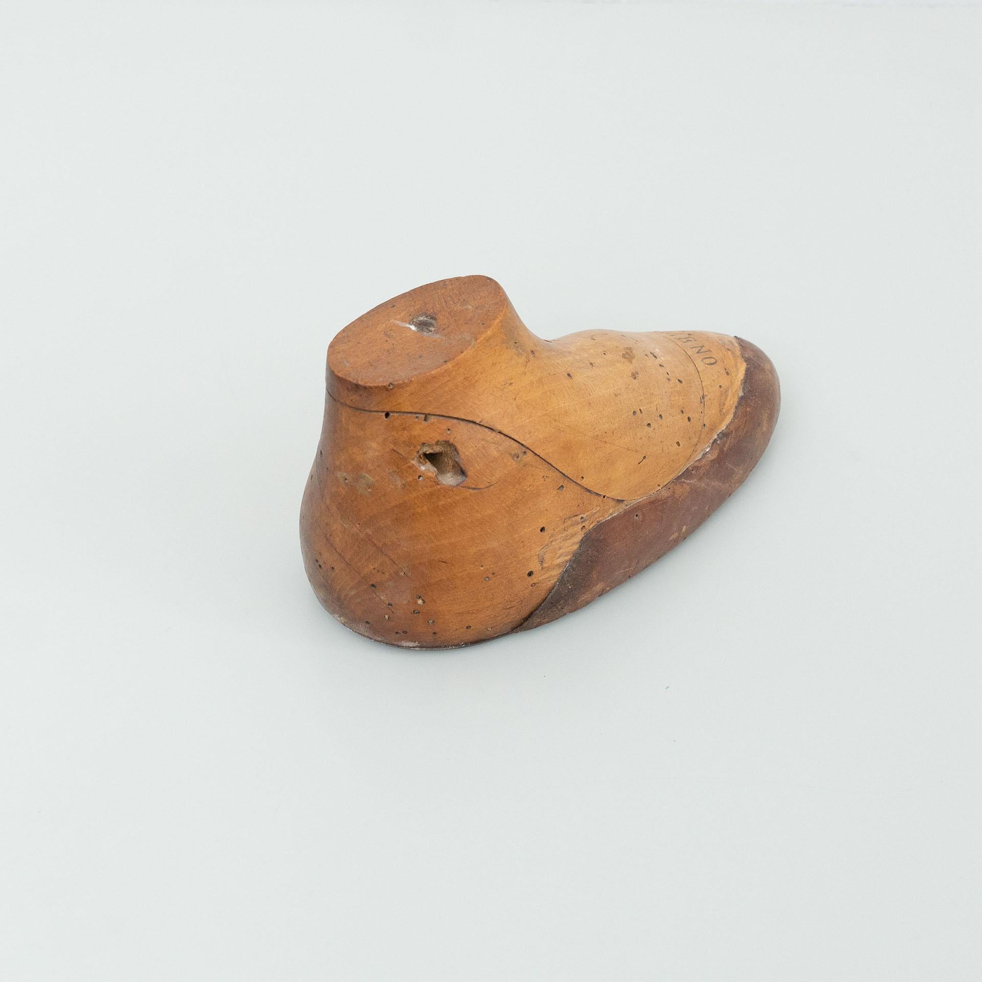 French Spanish Vintage Wooden Shoe Last, circa 1940 For Sale
