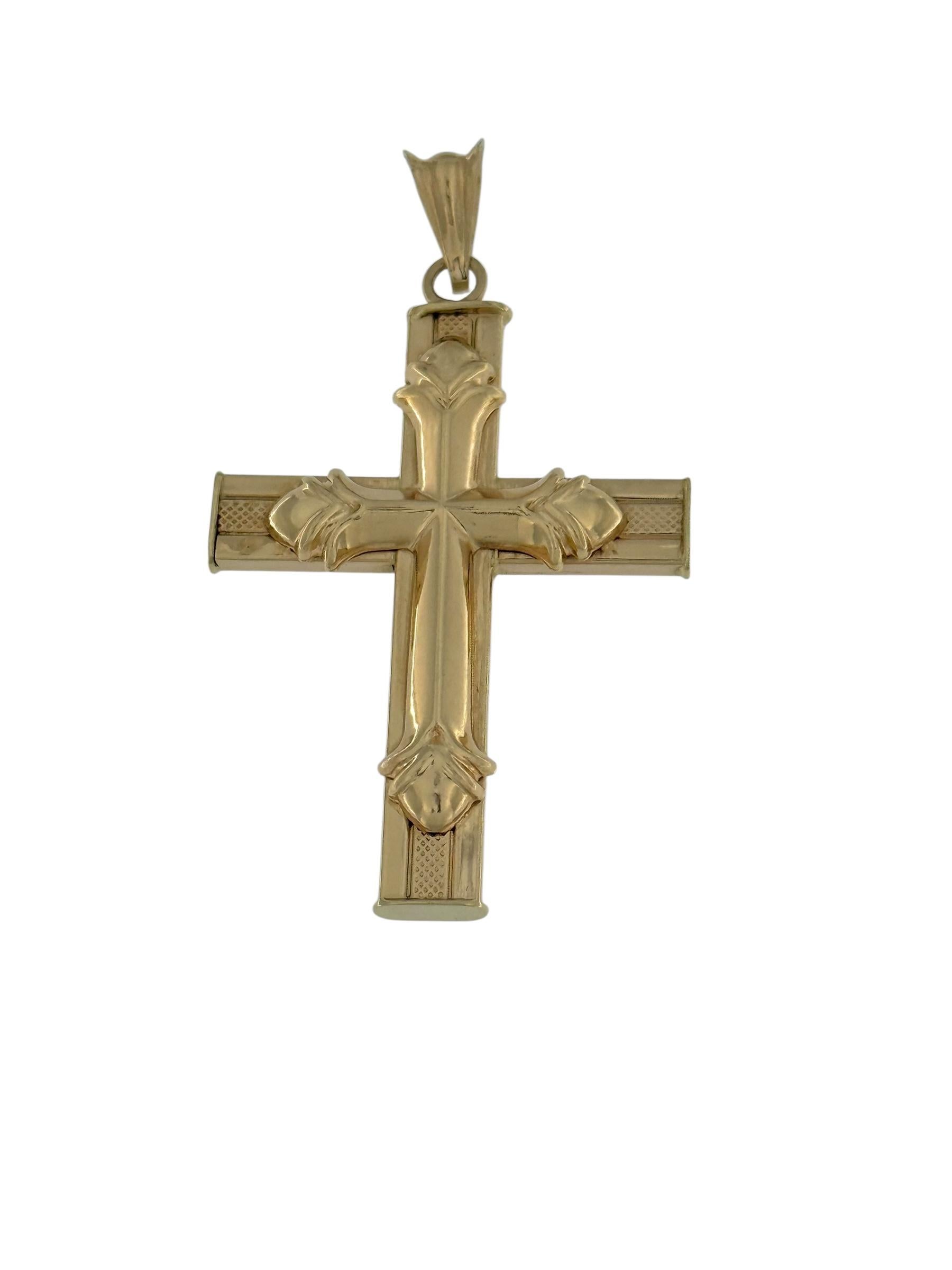 This Spanish Vintage 18kt Yellow Gold Double-Sided Cross*is a remarkable piece of craftsmanship, featuring a reversible design that offers two distinct aesthetics in one elegant pendant.  

- On one sid*, a raised cross motif sits atop the main
