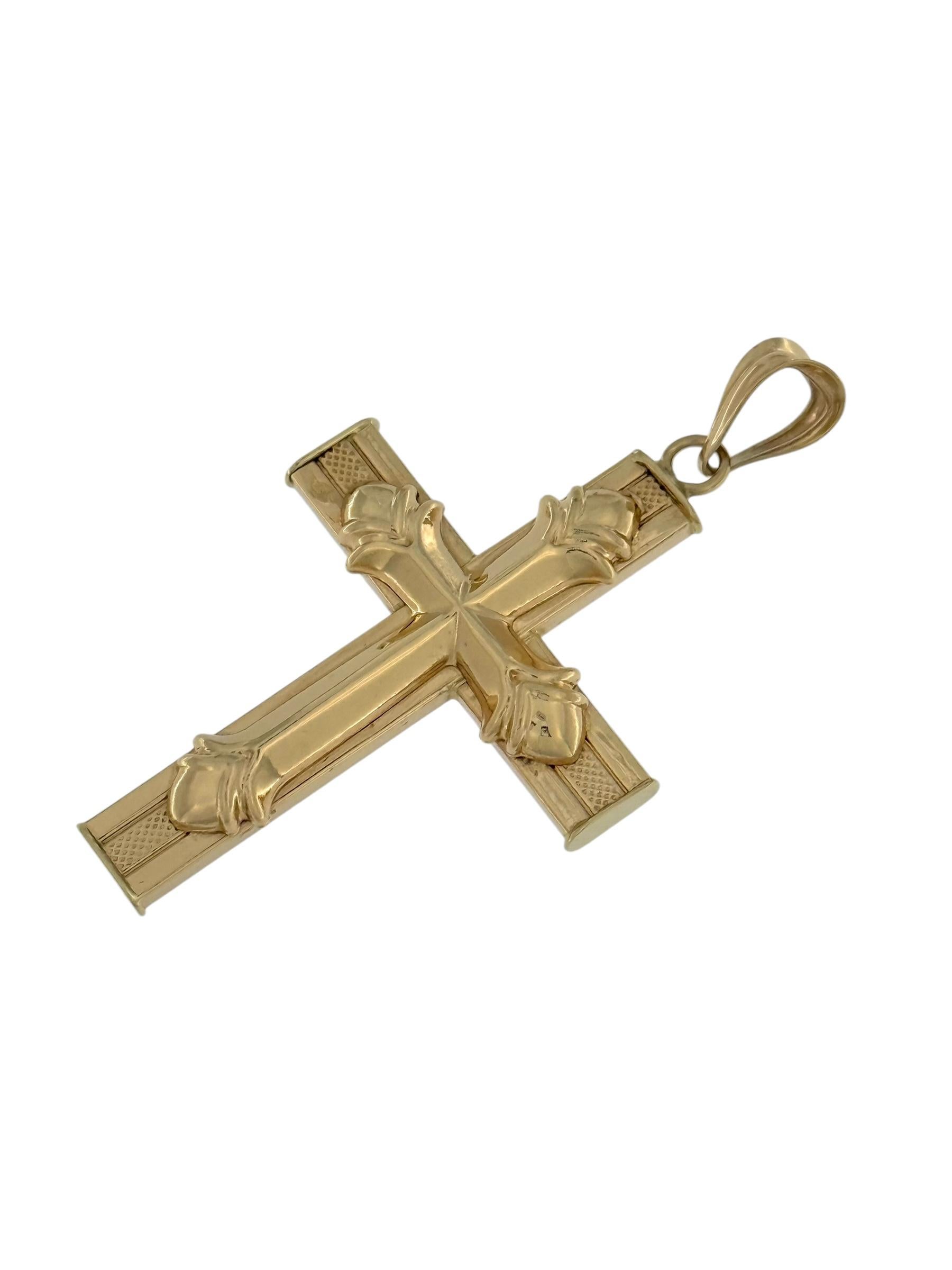 Spanish Vintage Yellow Gold Double-Sided Cross In Good Condition For Sale In Esch sur Alzette, Esch-sur-Alzette