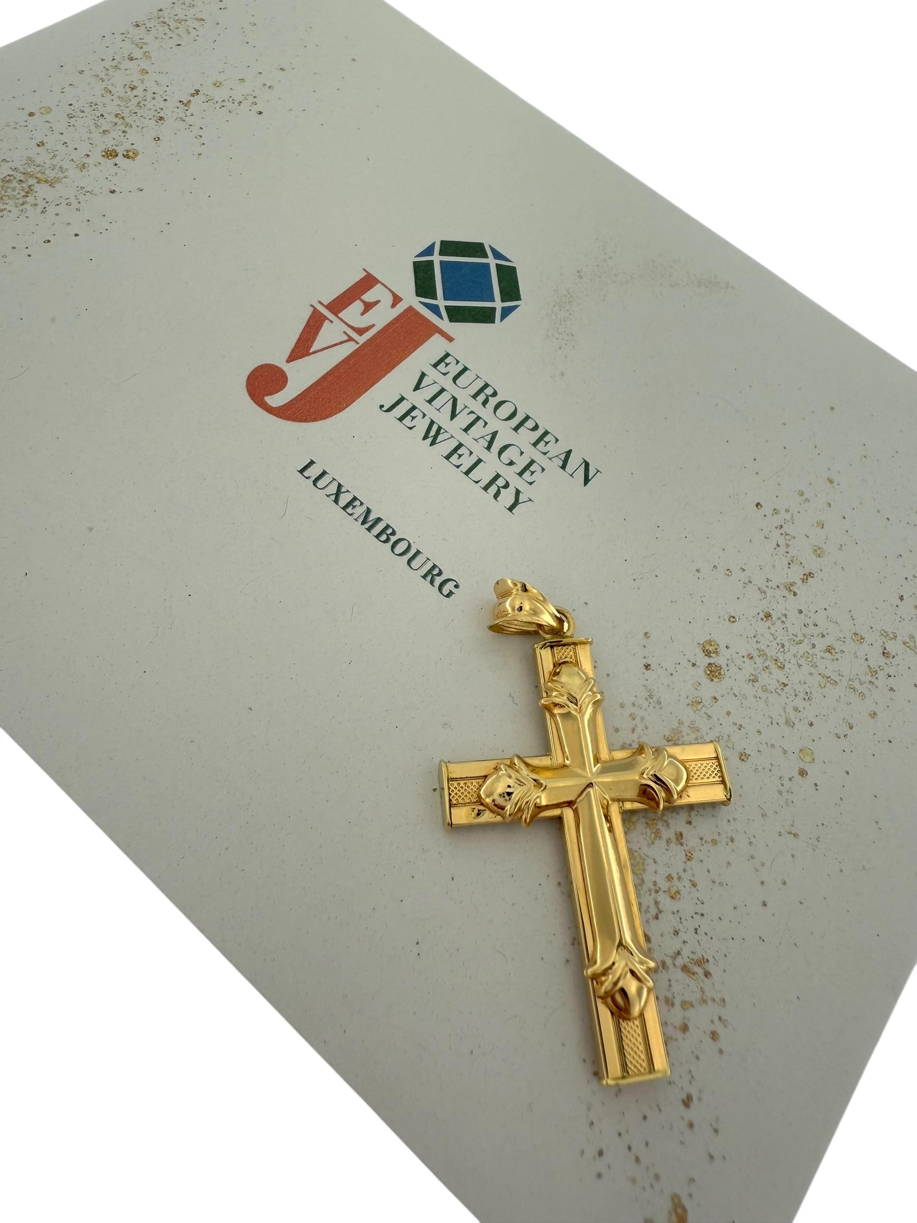 Spanish Vintage Yellow Gold Double-Sided Cross For Sale 2