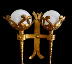 Applique spagnola in ferro dorato con globi in vetro lattimo, 1950