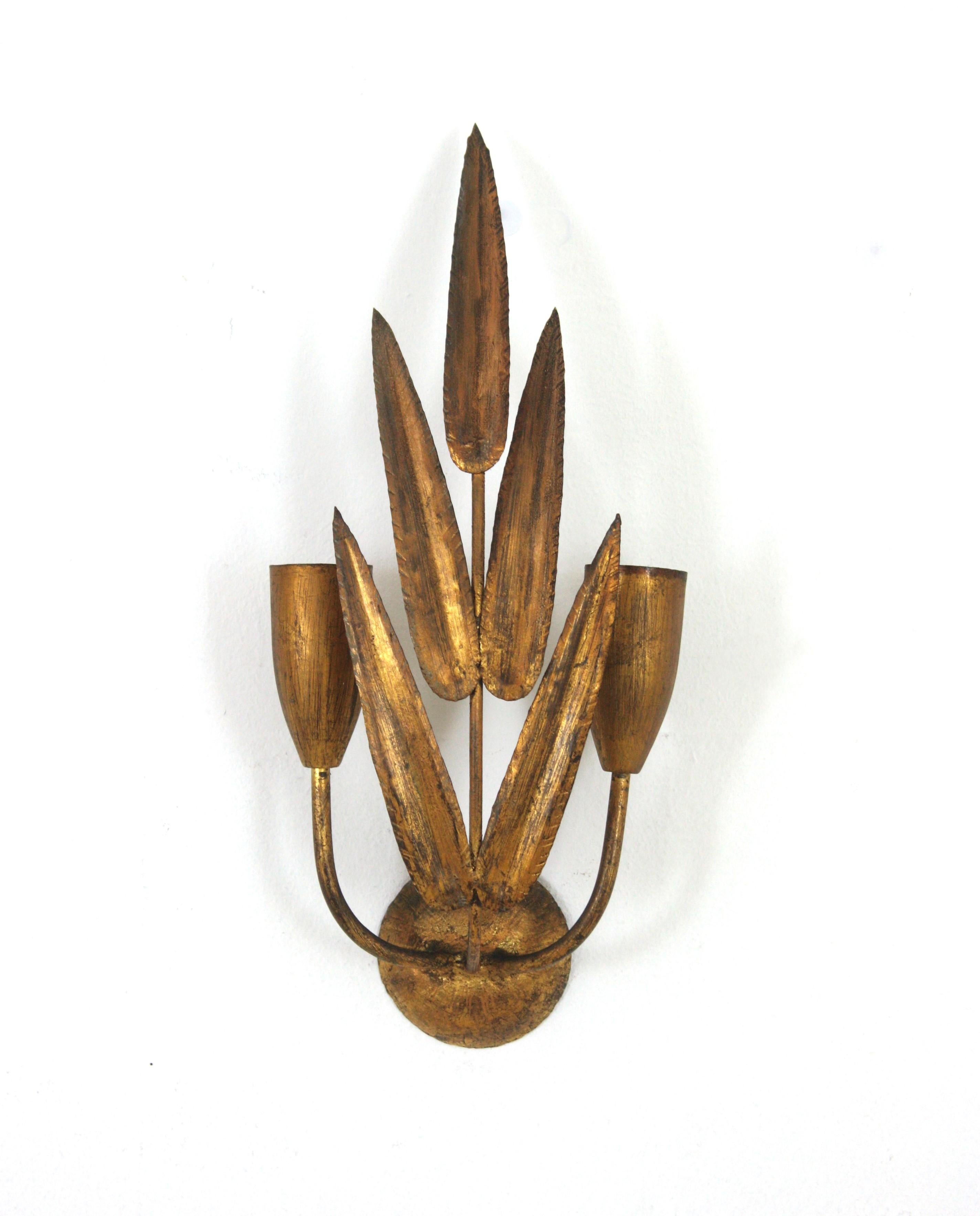Spanish Wall Sconce with Foliage Design, Gilt Iron For Sale 5