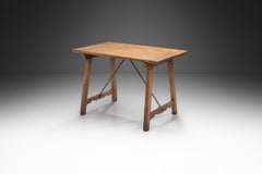 Mesa española de nogal y hierro forjado, España finales del siglo XVIII