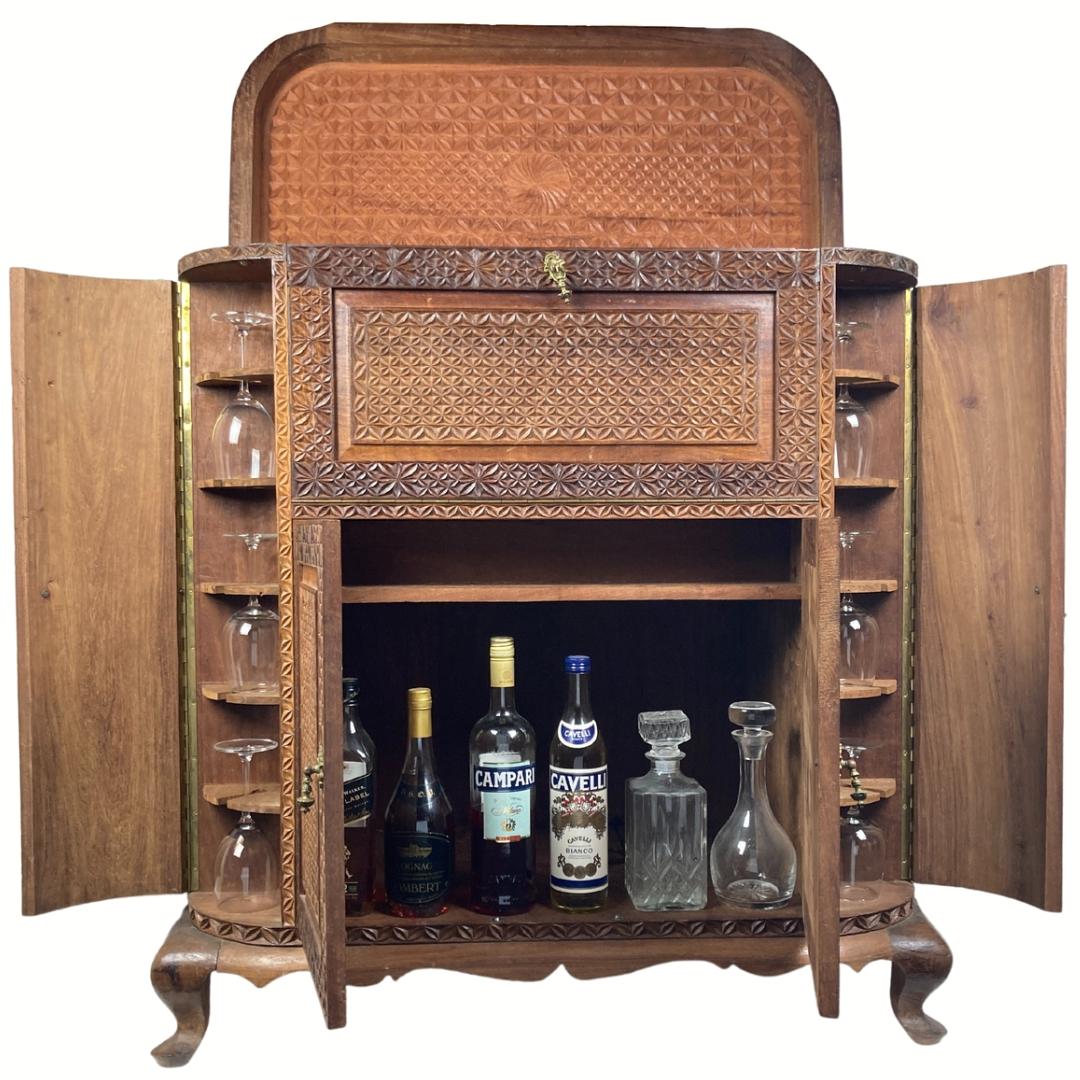 hennessy cabinet