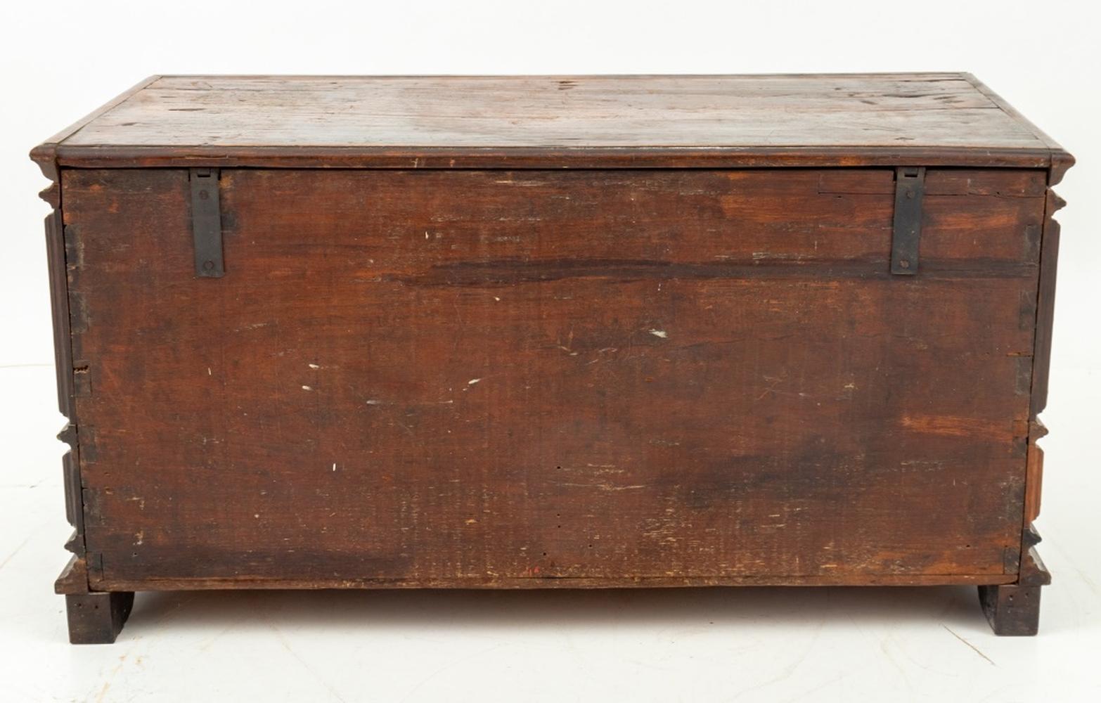 Mesa Arcón de Nogal Español, S. XIX Europeo