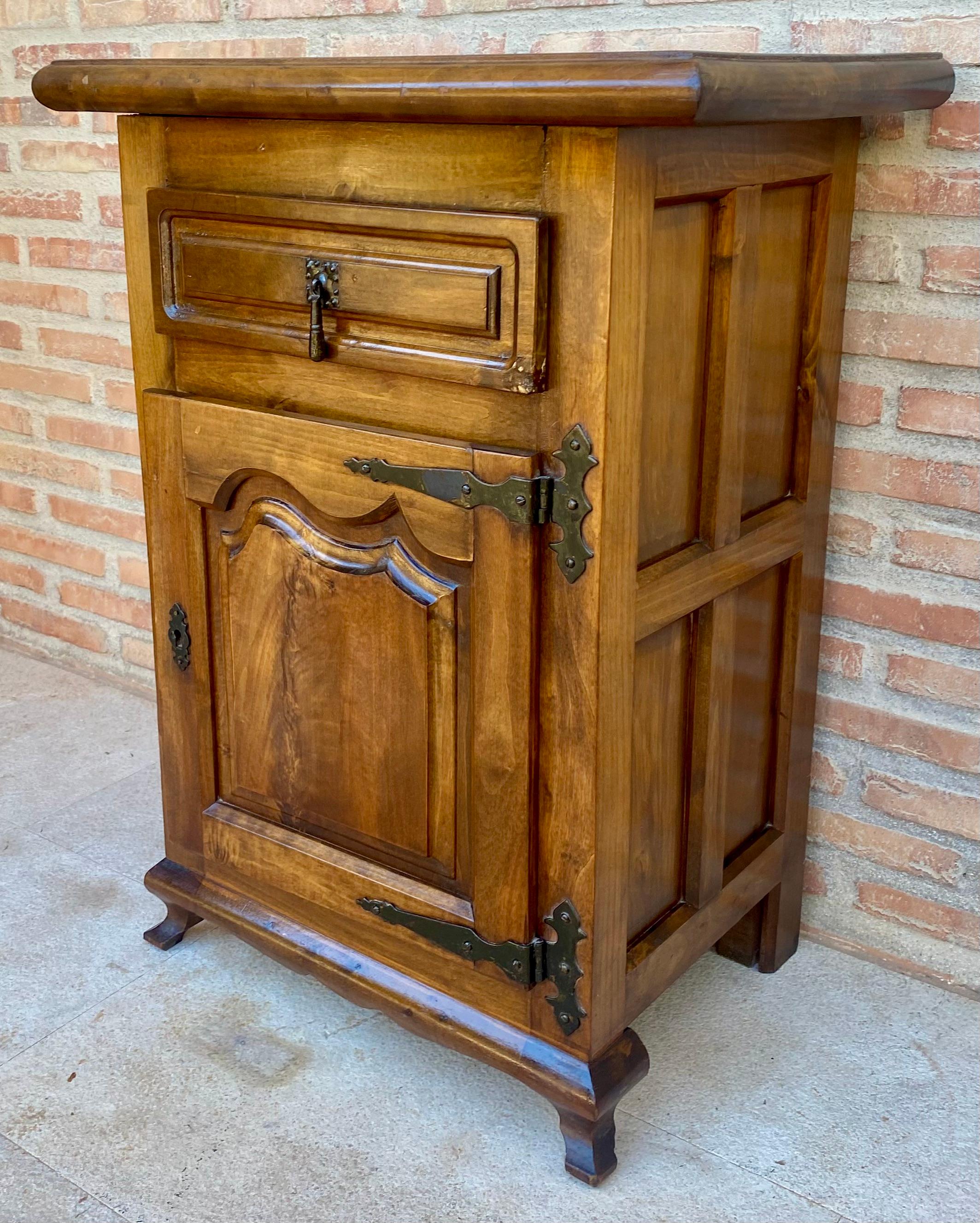 Colonial espagnol Coffre espagnol avec tiroir et porte, années 1930 en vente