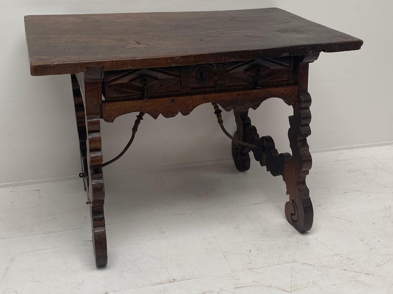 Small Antique Spanish Walnut Table, 18 th Century For Sale 7