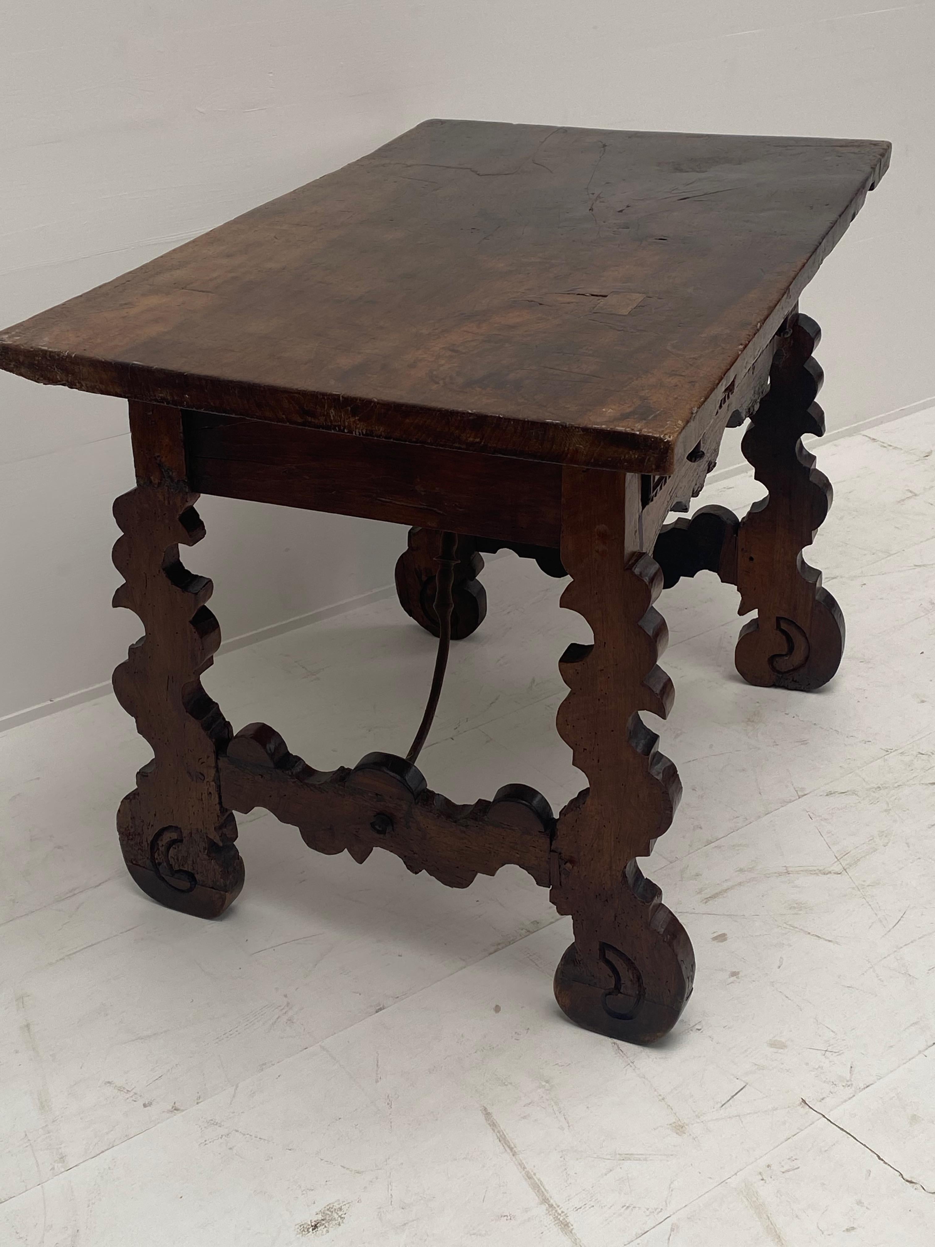 Small Antique Spanish Walnut Table, 18 th Century For Sale 4
