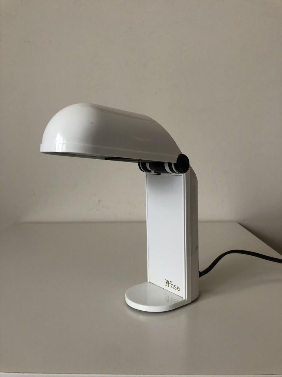 Lampe de table blanche espagnole Fase, modèleambina, années 1980 Bon état - En vente à Badajoz, Badajoz