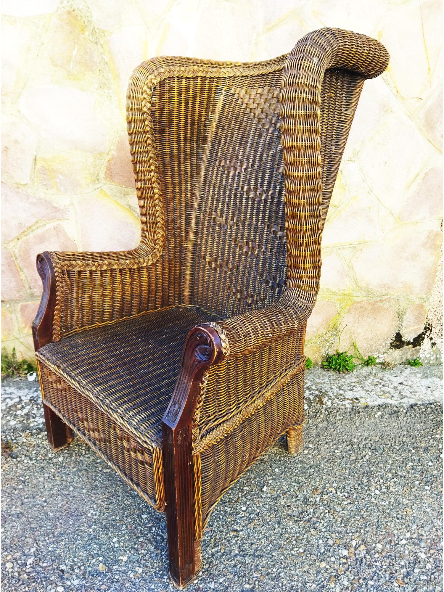 Victorian Style Rattan or Wicker Throne, H 125 cm Backrest  Wide Seat For Sale 1