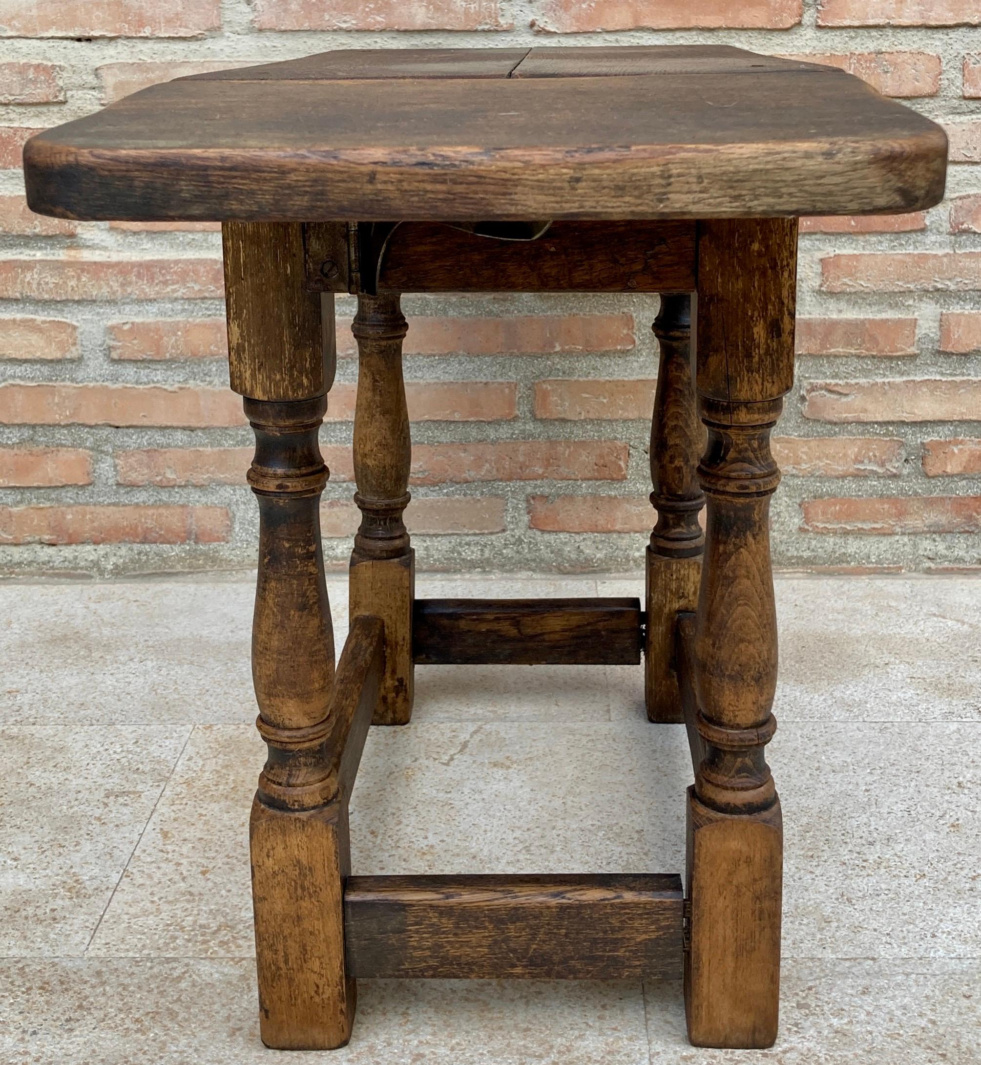 20th Century Spanish Wing Table in Walnut, 1930s For Sale