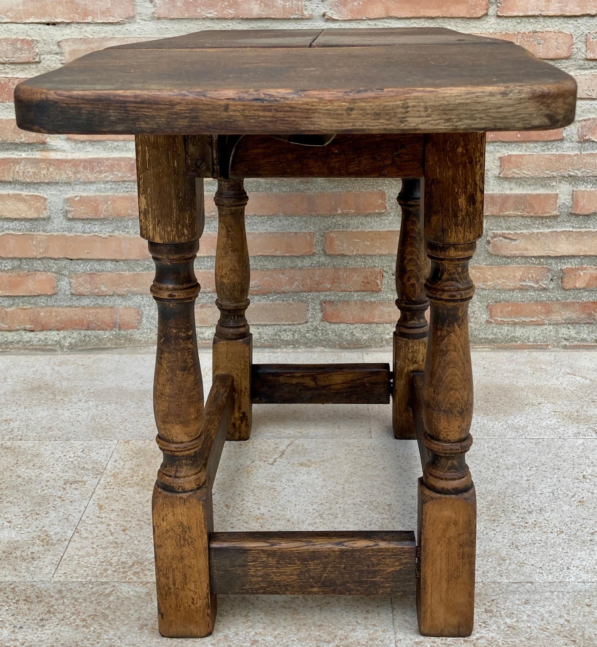 Espagnol Table à oreilles espagnole en noyer, années 1930 en vente