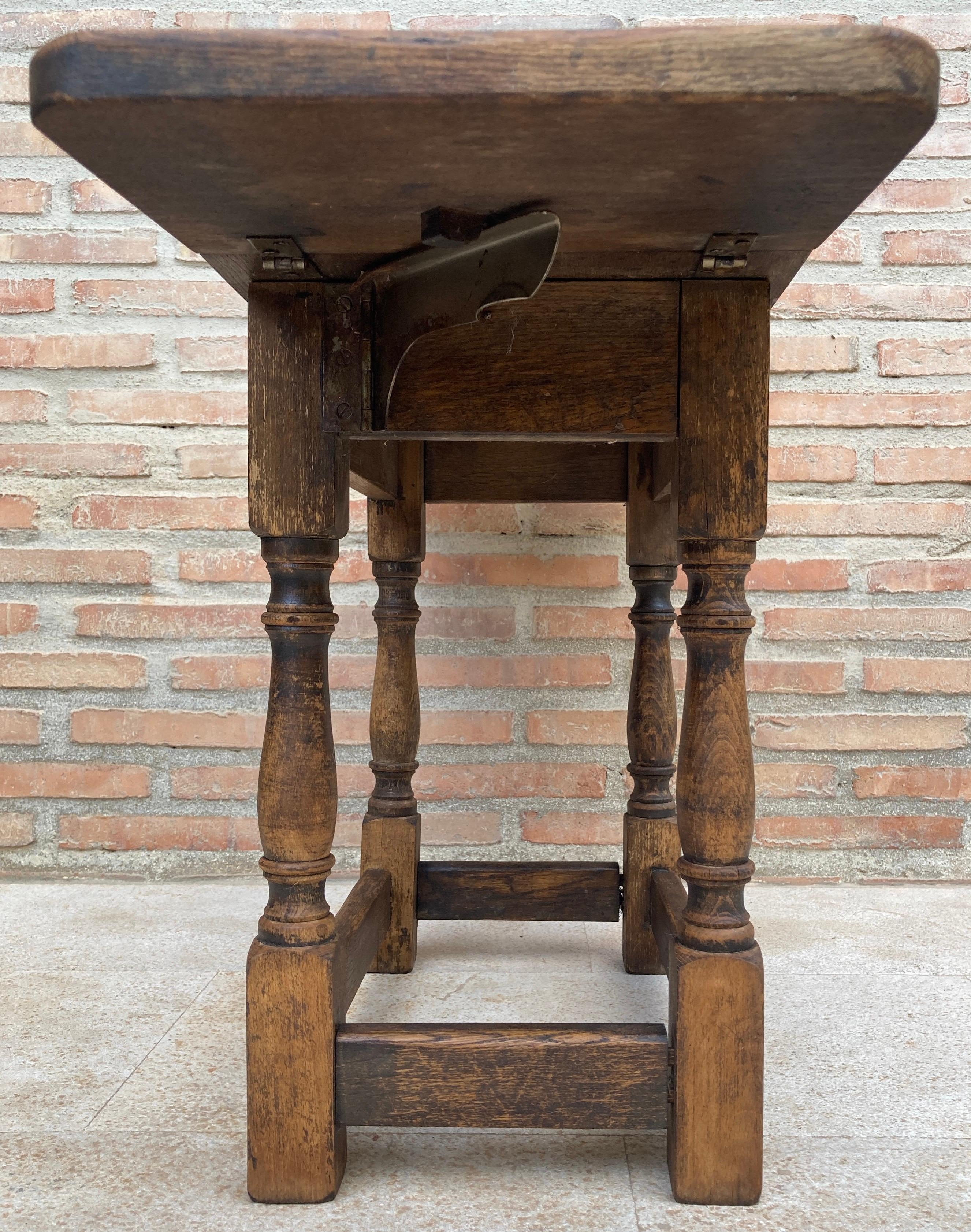 Spanish Wing Table in Walnut, 1930s For Sale 2