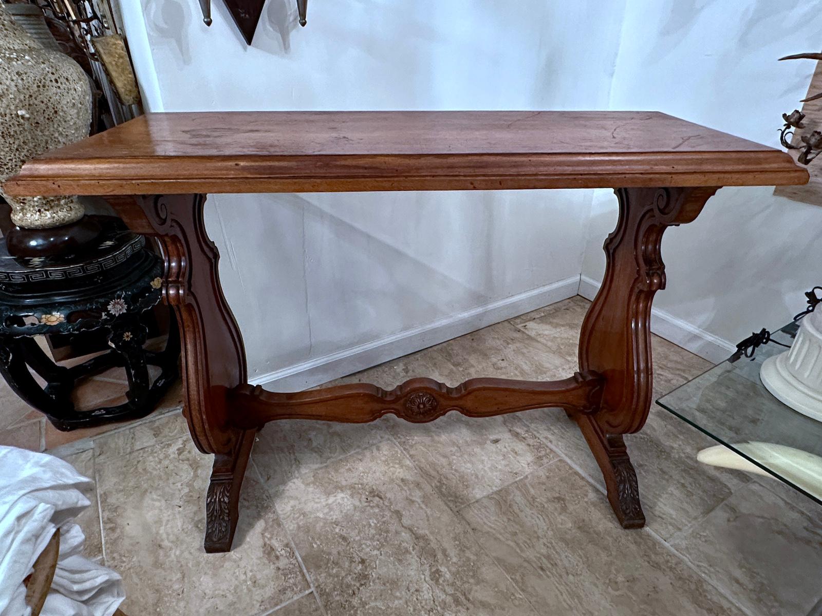 Circa 1920's Spanish carved wood console with foliage motif.

Measurements:
Height: 31