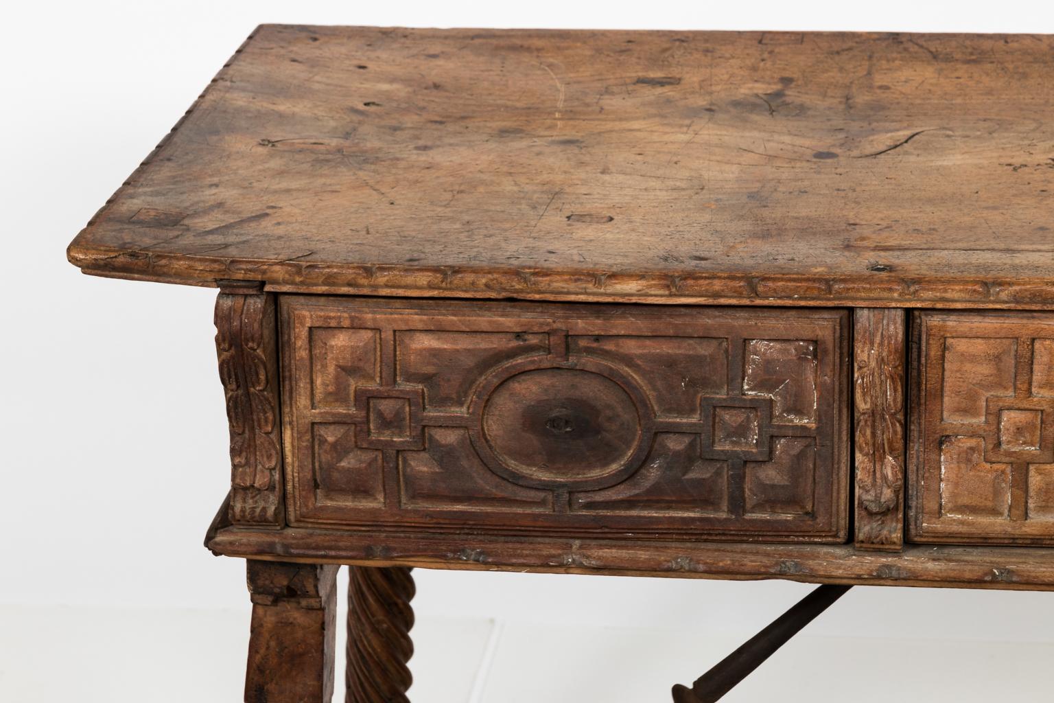 Spanischer Walnussholz-Schreibtisch aus dem 18. Jahrhundert im Angebot 4