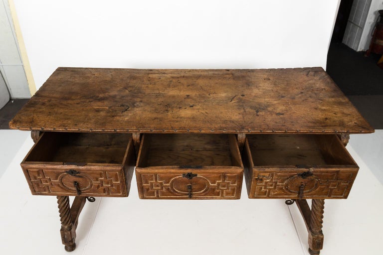 18th Century Spanish Walnut Desk For Sale 11