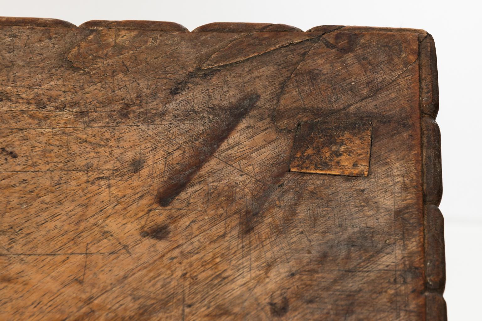 Spanischer Walnussholz-Schreibtisch aus dem 18. Jahrhundert im Angebot 12