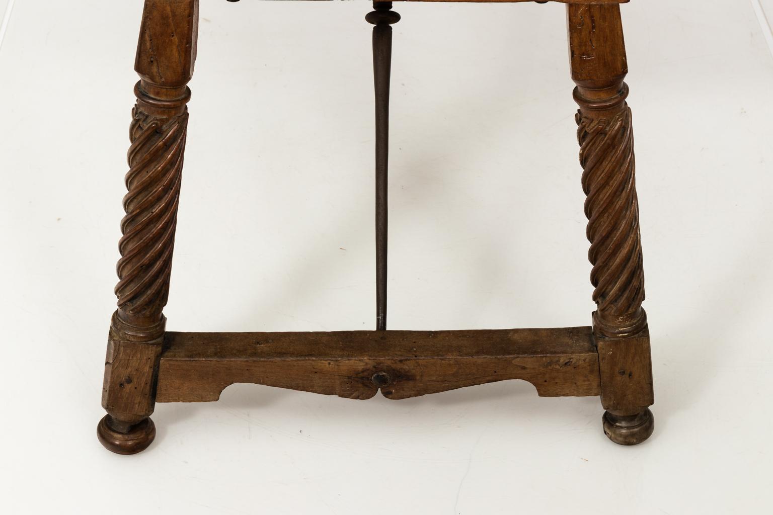 Spanischer Walnussholz-Schreibtisch aus dem 18. Jahrhundert im Angebot 2