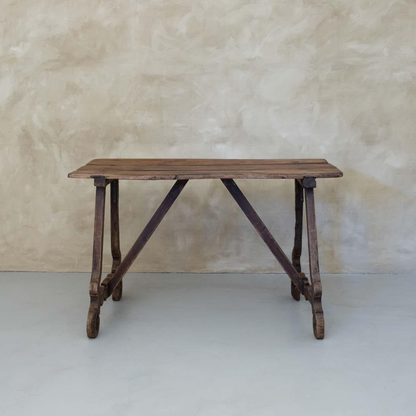 Table à tréteaux espagnol du 19ème siècle Bon état - En vente à Los Angeles, CA