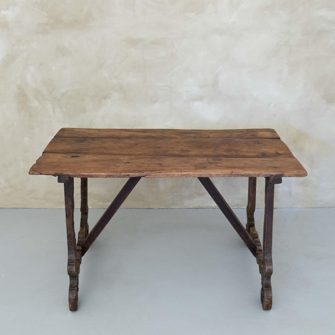 Table à tréteaux espagnol du 19ème siècle en vente 3
