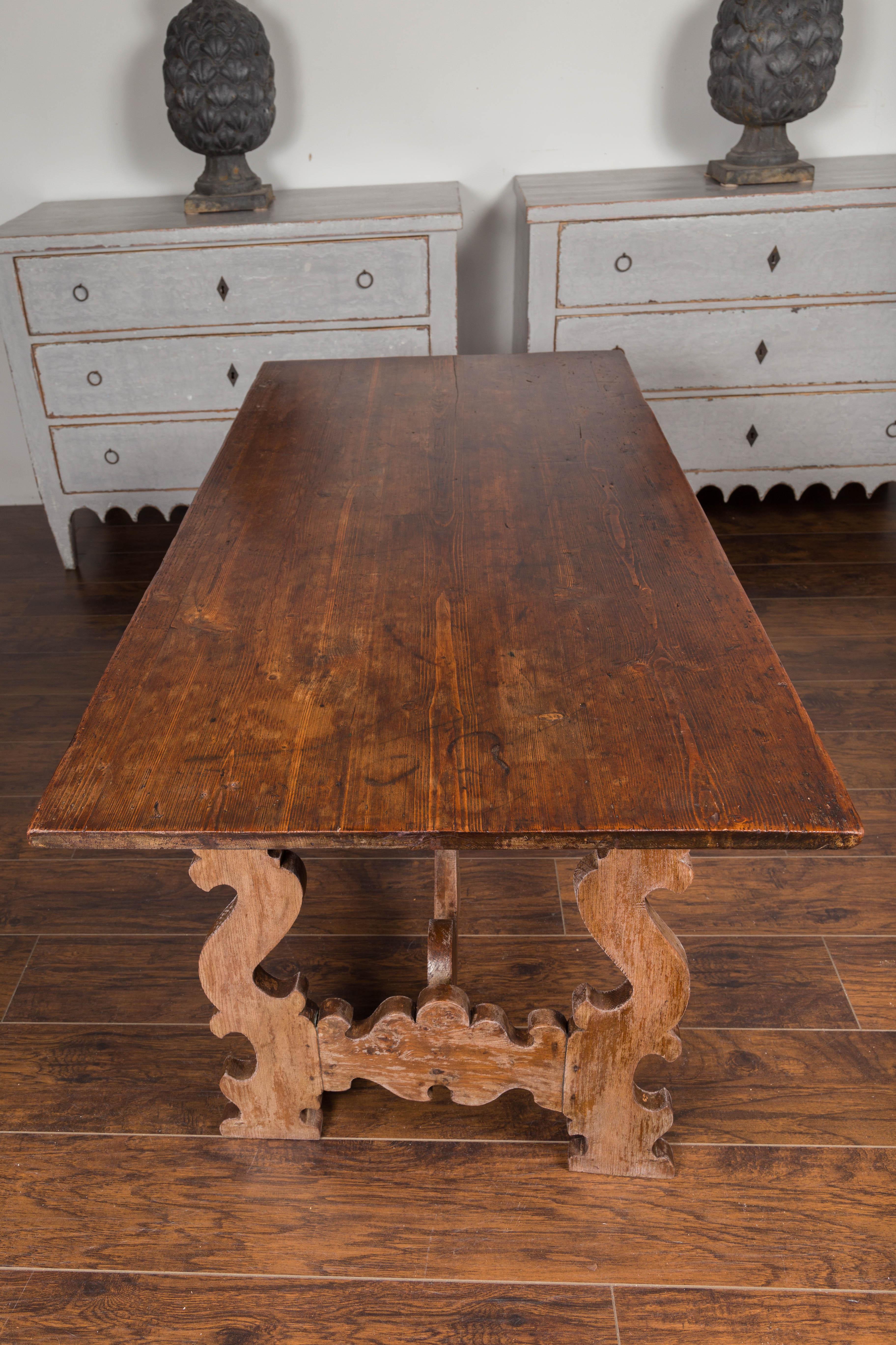 Table console Fratino en bois de style baroque espagnol des années 1860 avec pieds en forme de lyre Bon état - En vente à Atlanta, GA