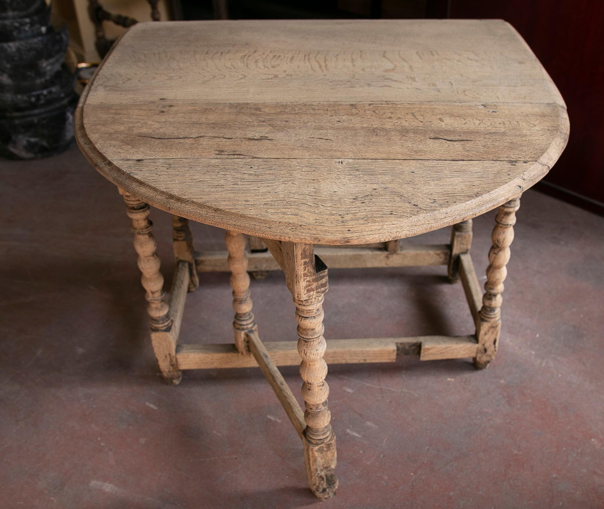 Spanish Wooden Wing Table with Turned Legs  For Sale 15