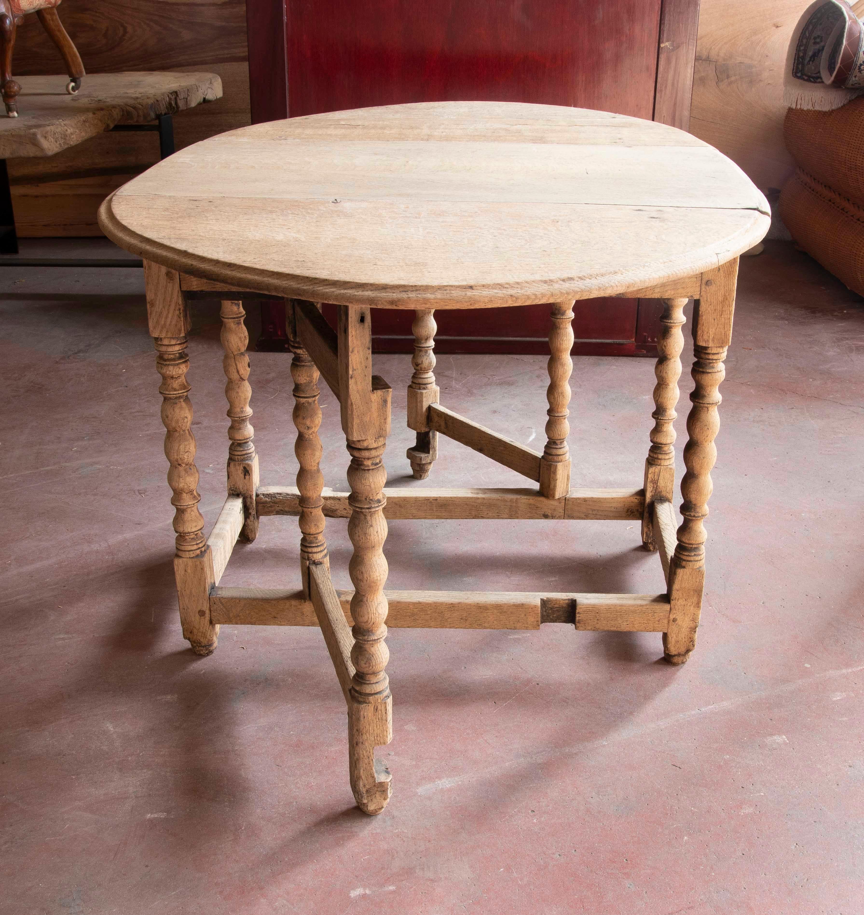 Spanish Wooden Wing Table with Turned Legs  For Sale 1