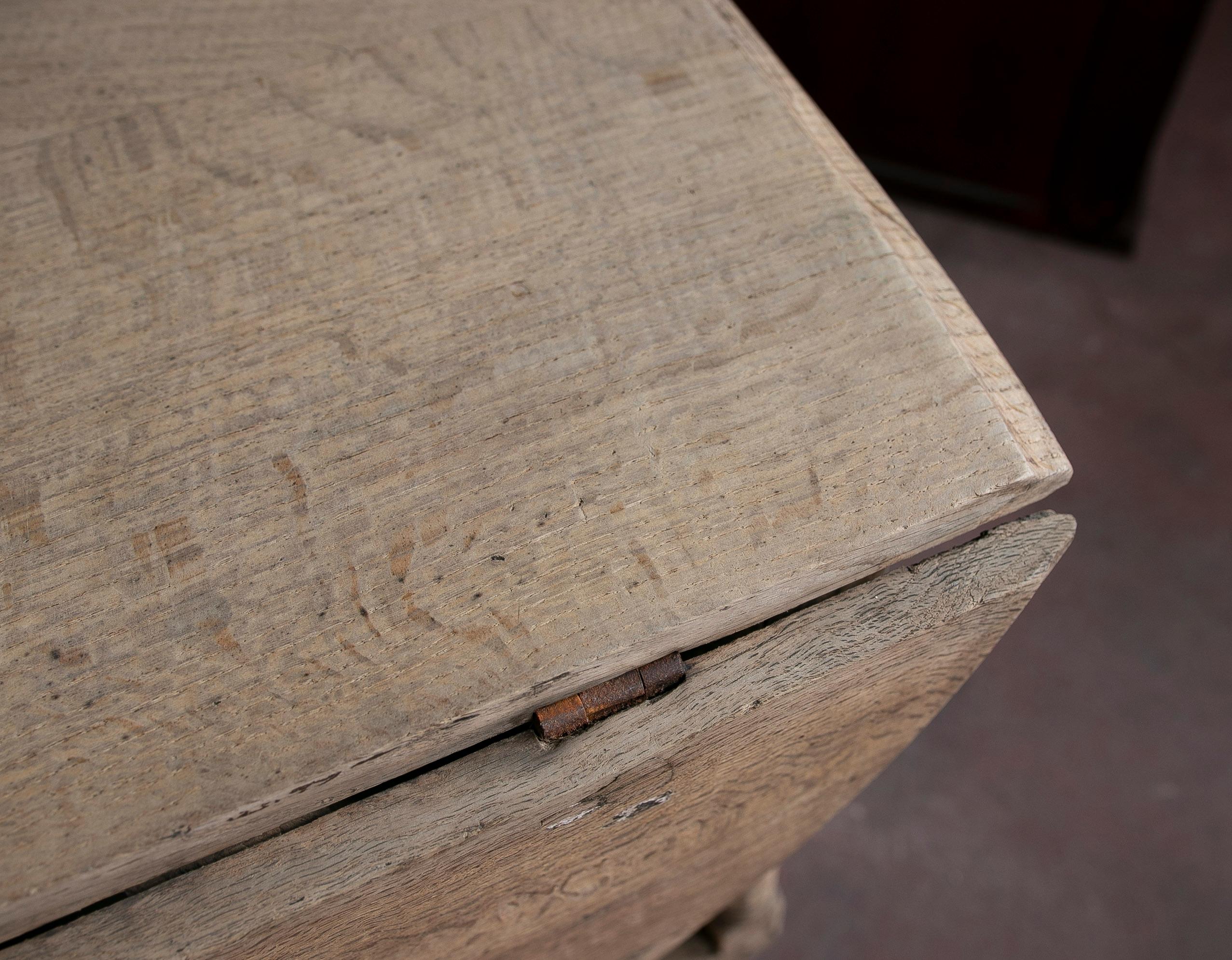 Spanischer Flügeltisch aus Holz mit gedrechselten Beinen  im Angebot 5