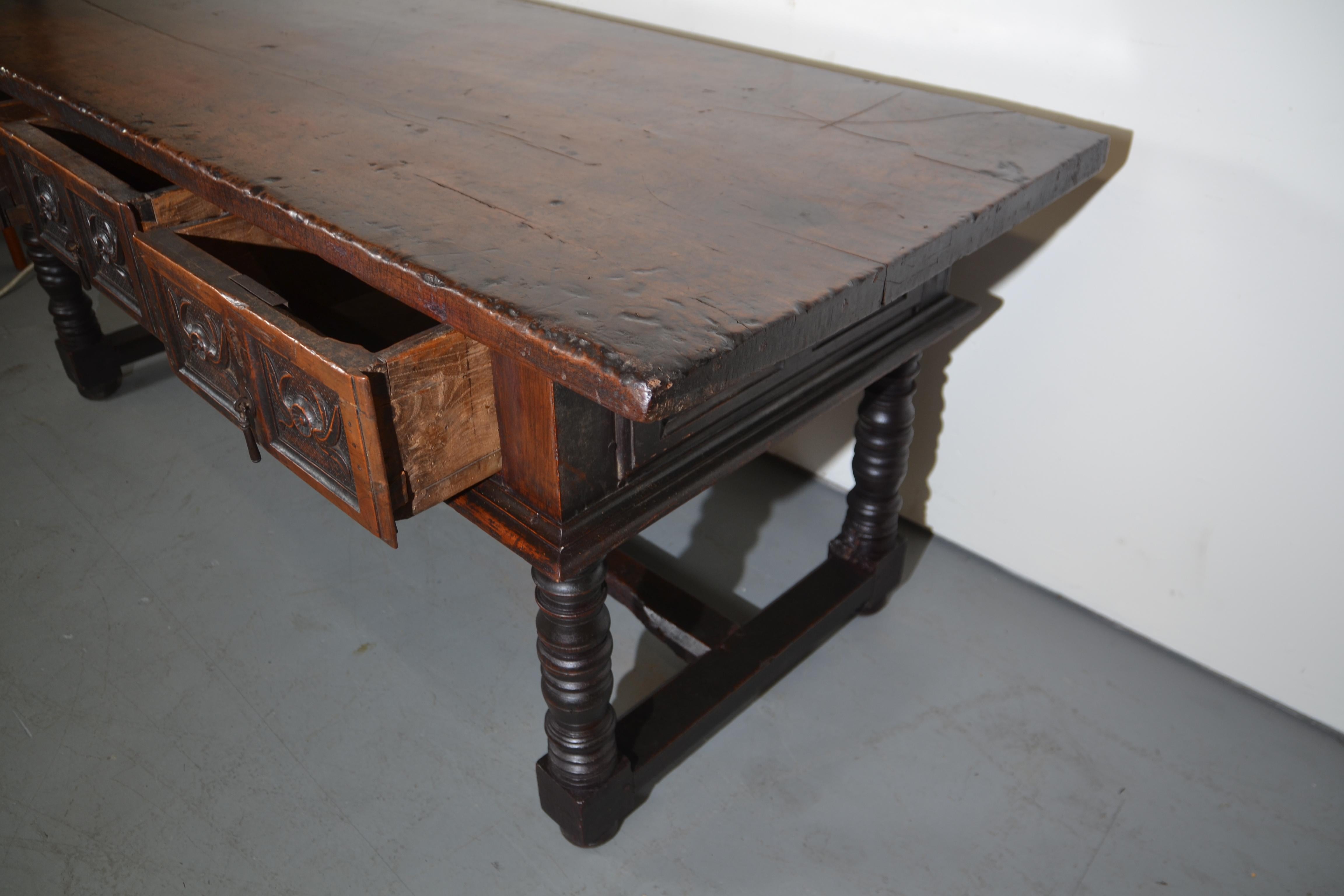 Spanish Work Table in Oak, C.1680 In Good Condition For Sale In Pomona, CA
