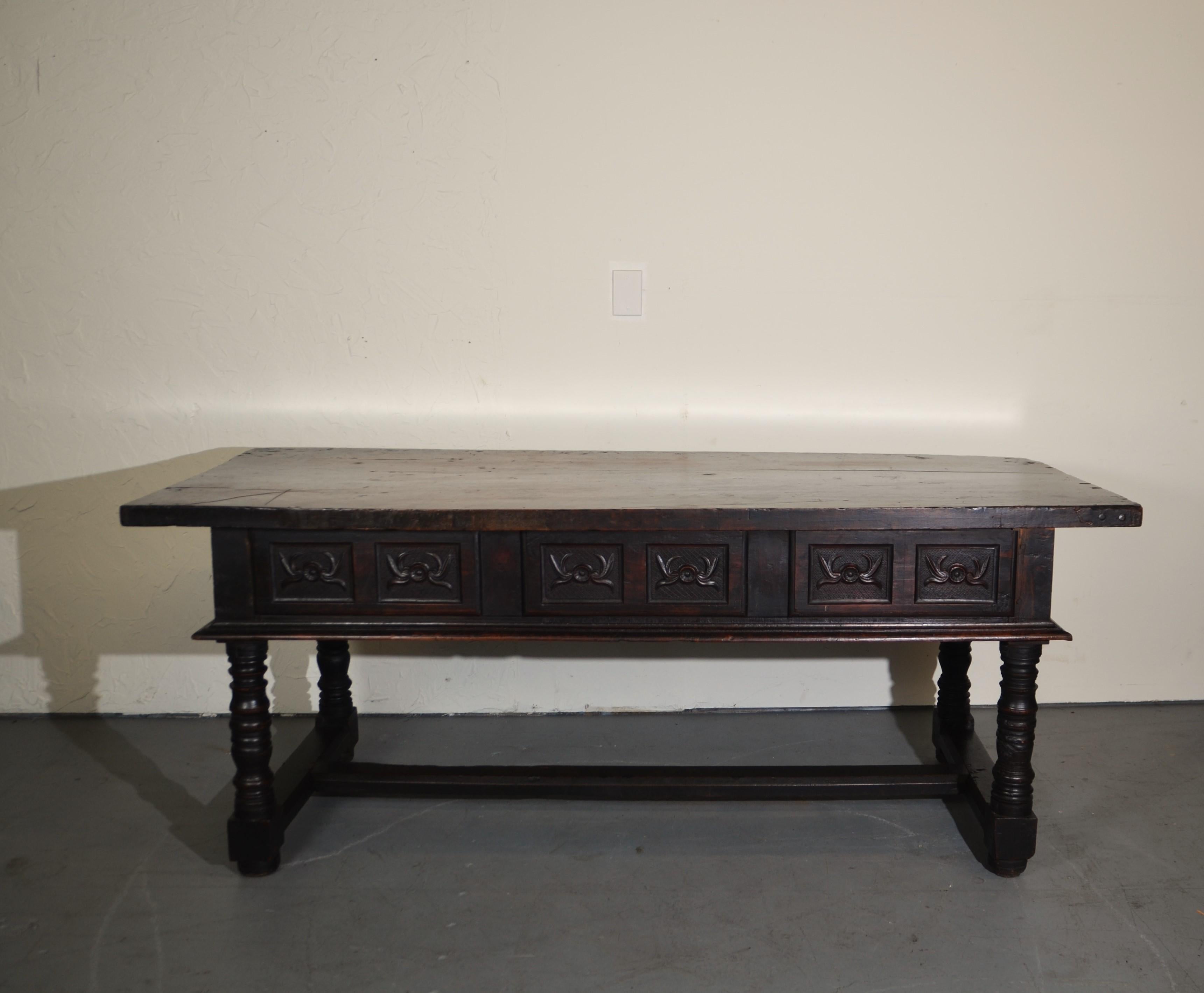 Spanish Work Table in Oak, C.1680 For Sale 4