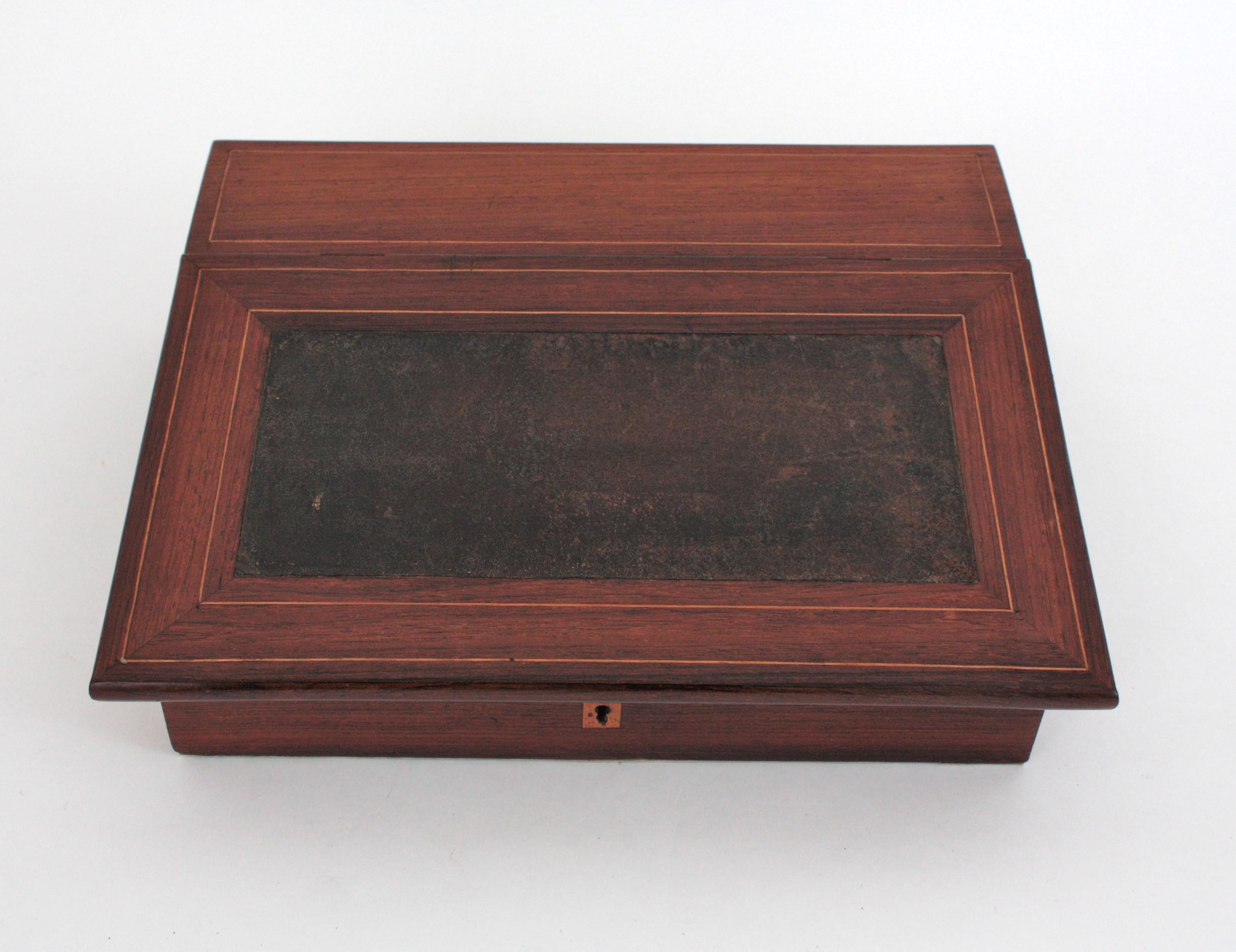 Spanische Schreibschrägbox aus Nussbaum und Leder im Angebot 10