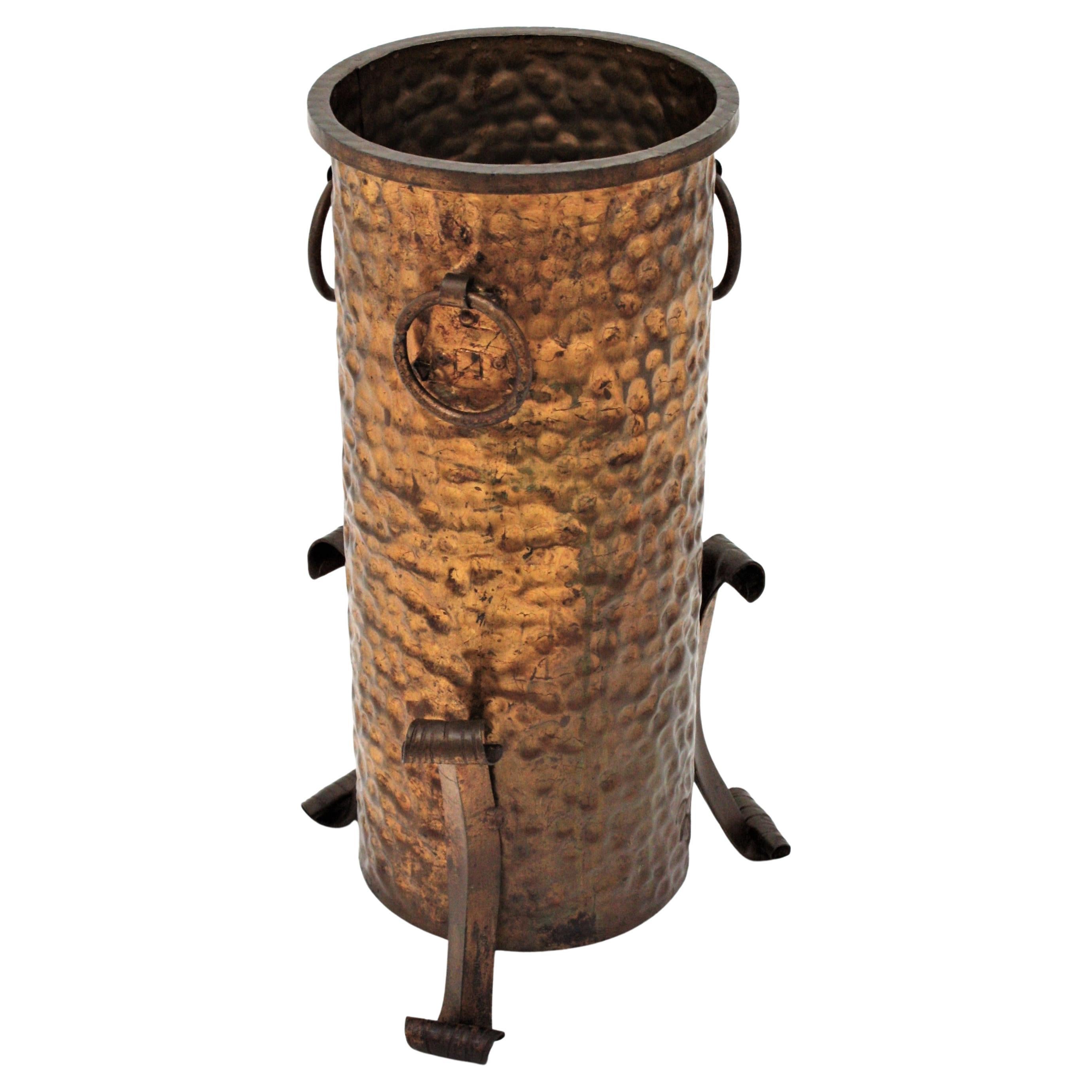 Mid-Century Modern Stand Umbrella / Jardinière en fer forgé doré espagnol avec anneau, années 1940 en vente