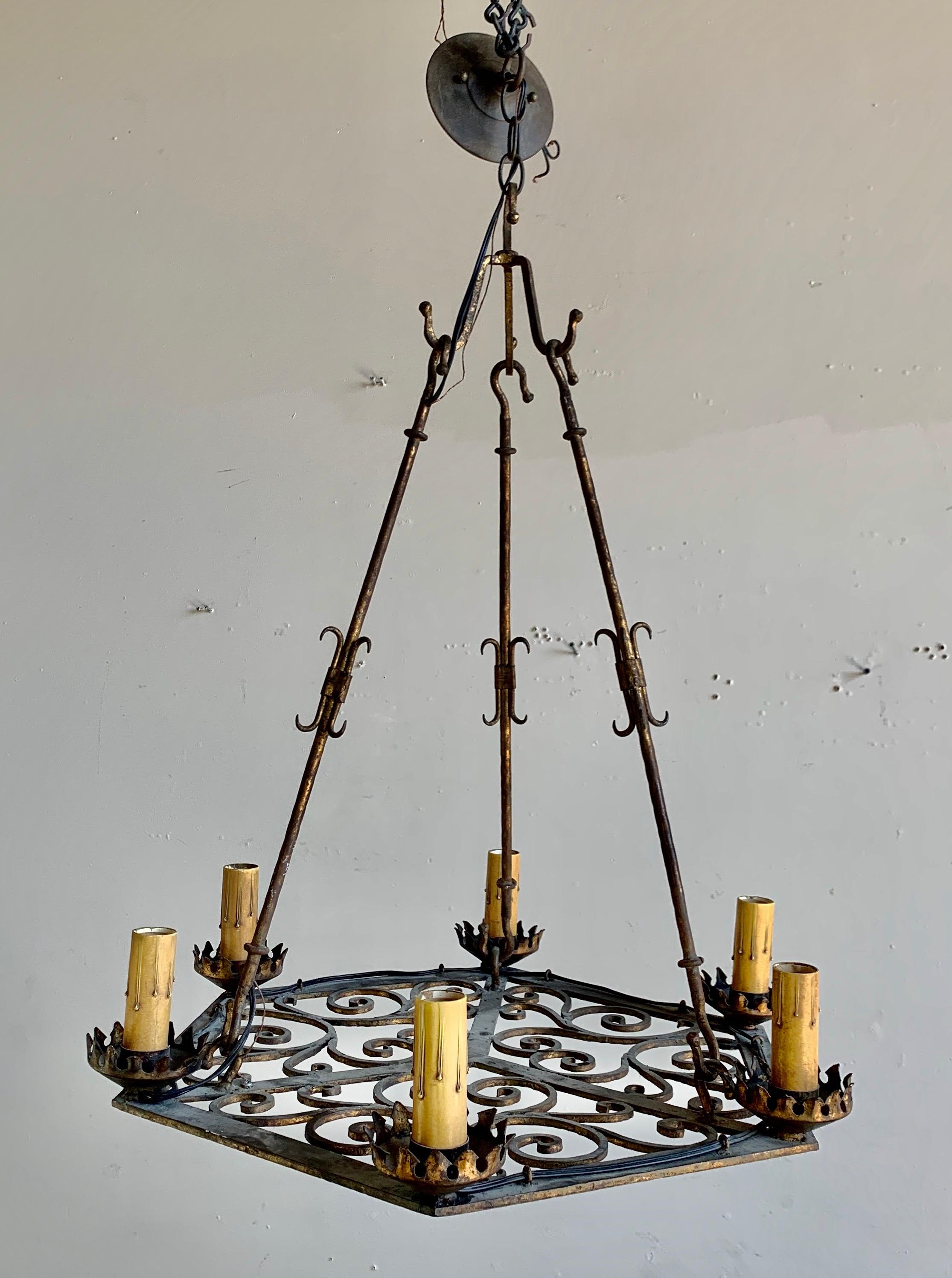 Early 20th Century Spanish Wrought Iron Chandelier, circa 1900s