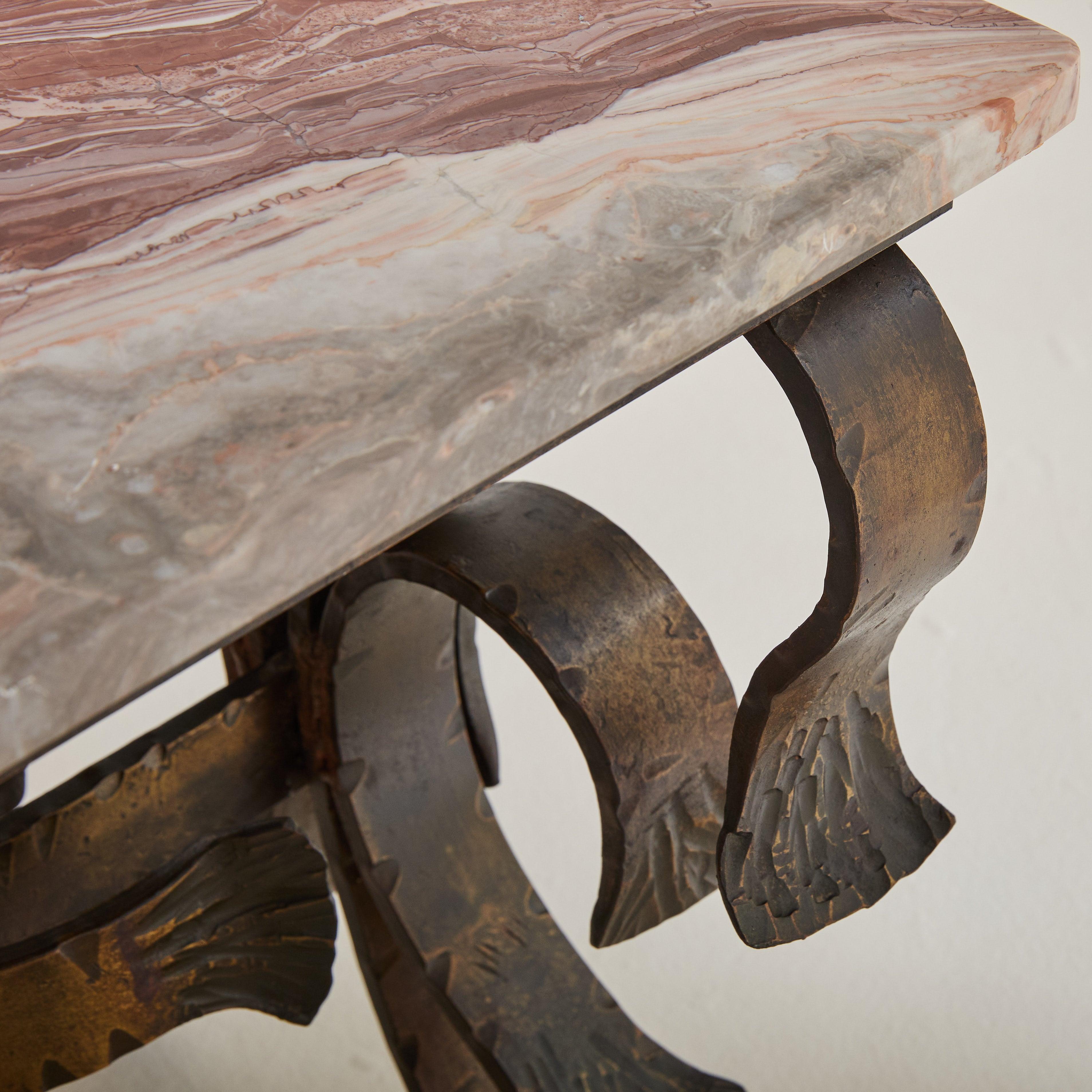 Mesa de centro española de hierro forjado con tapa de mármol rojo, S. XIX en venta 3