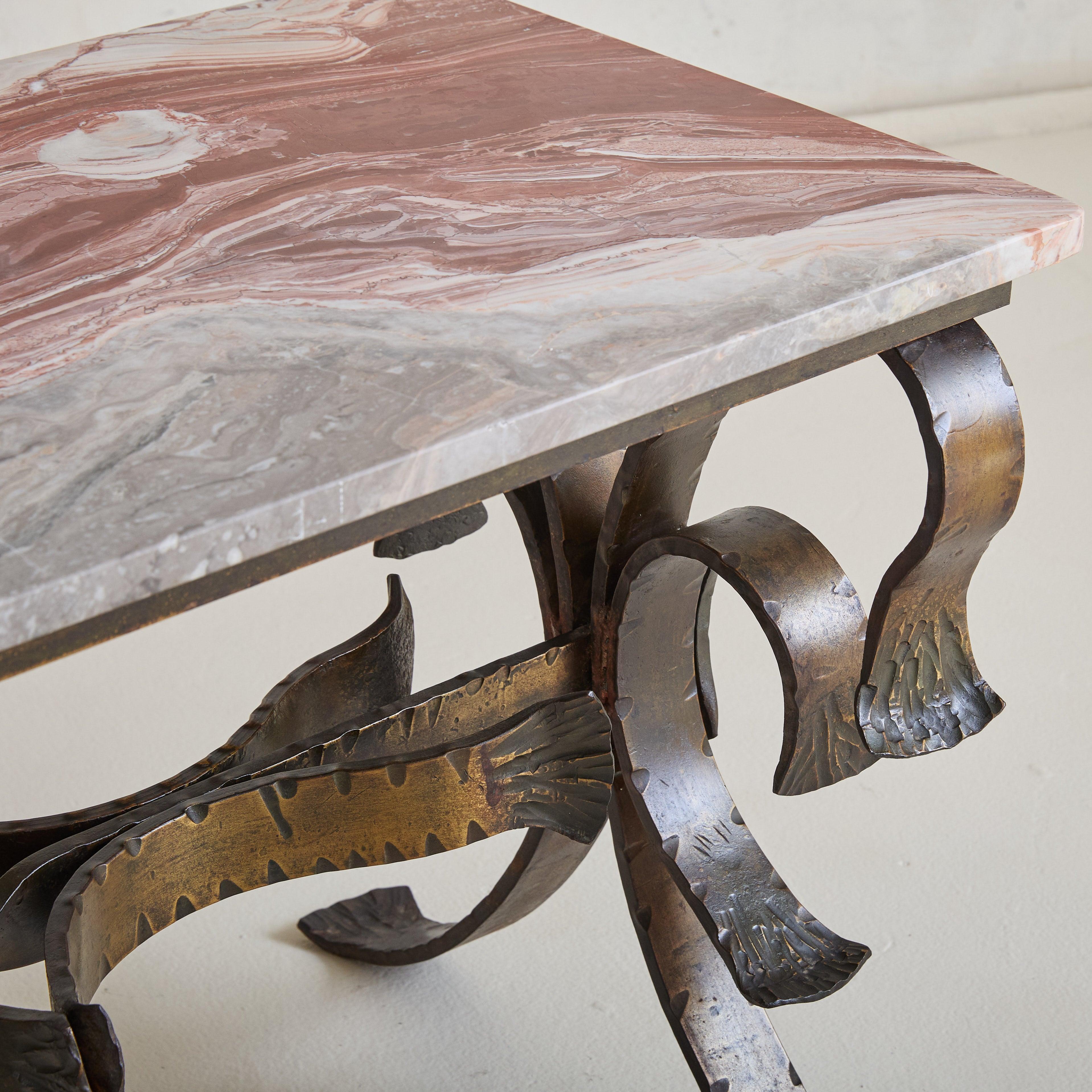 Mesa de centro española de hierro forjado con tapa de mármol rojo, S. XIX en Bueno estado para la venta en Chicago, IL