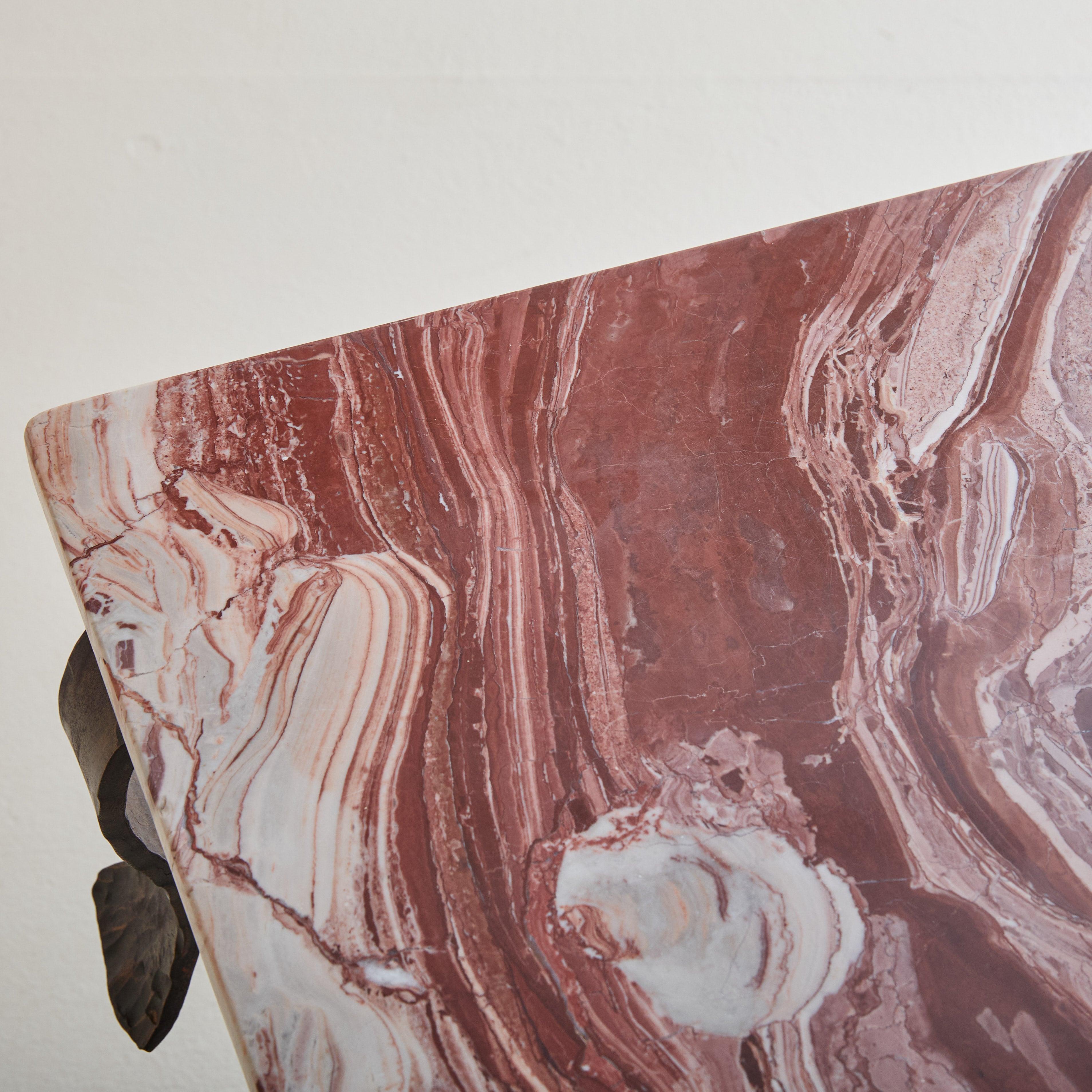 Mesa de centro española de hierro forjado con tapa de mármol rojo, S. XIX Hierro en venta