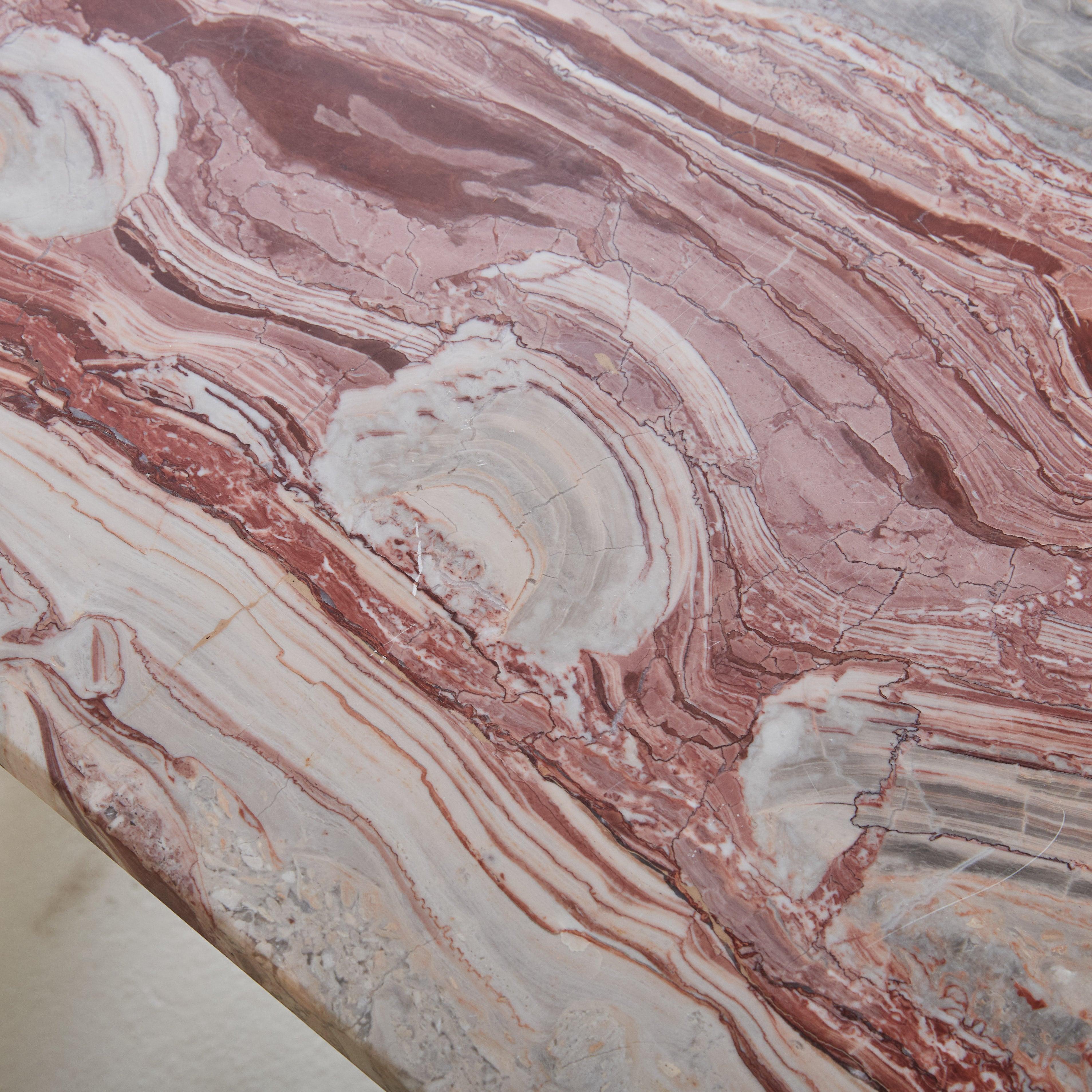 Mesa de centro española de hierro forjado con tapa de mármol rojo, S. XIX en venta 1