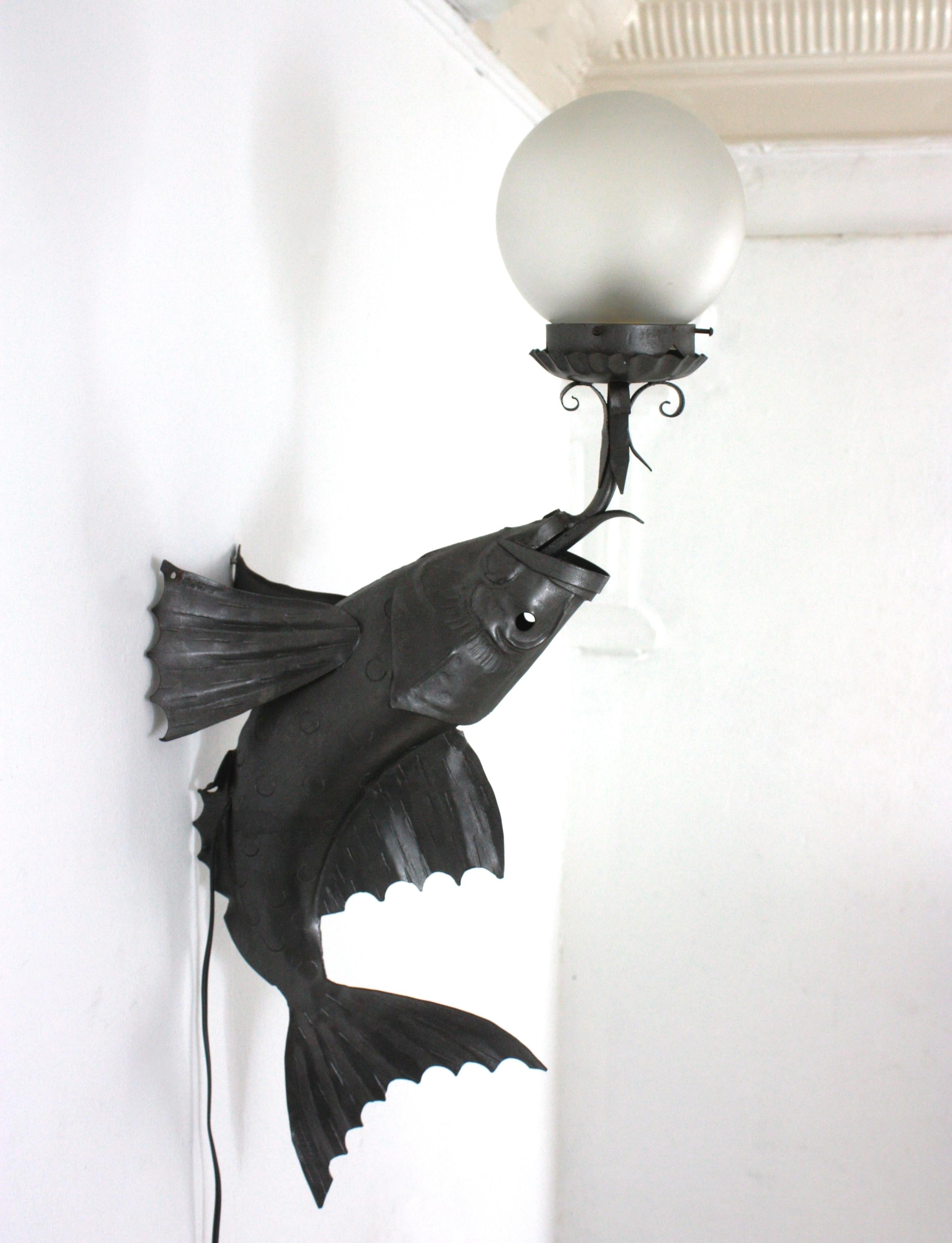 Spanish Wrought Iron Fish Wall Sconce with Frosted Glass Globe In Good Condition For Sale In Barcelona, ES