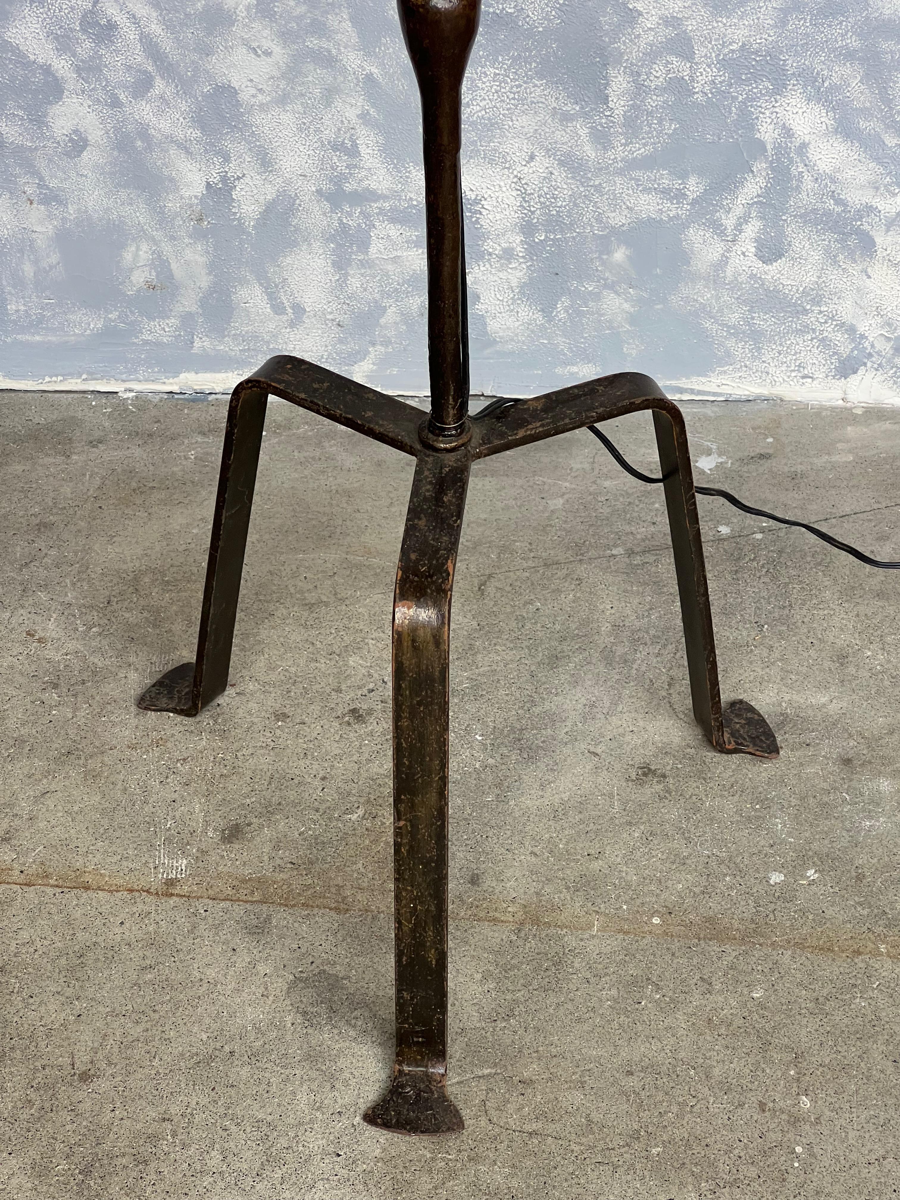 Spanish Wrought Iron Floor Lamp on a Tripod Base In Good Condition For Sale In Buchanan, NY