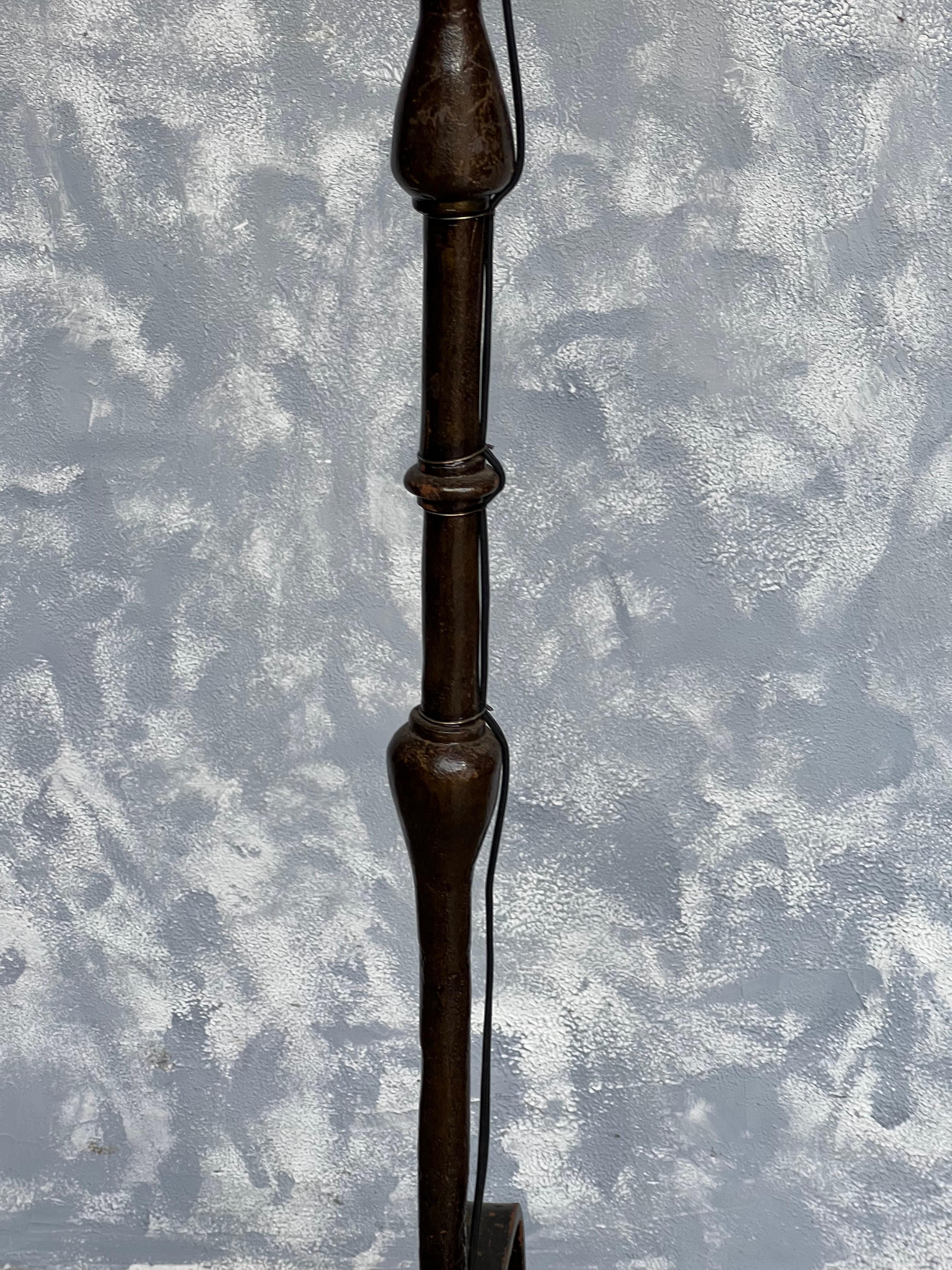 Spanish Wrought Iron Floor Lamp on a Tripod Base For Sale 1