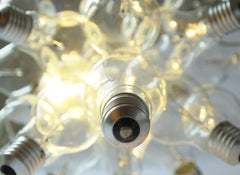 „Spare““ Licht-Objekt / Tischlampe aus Glühbirnen