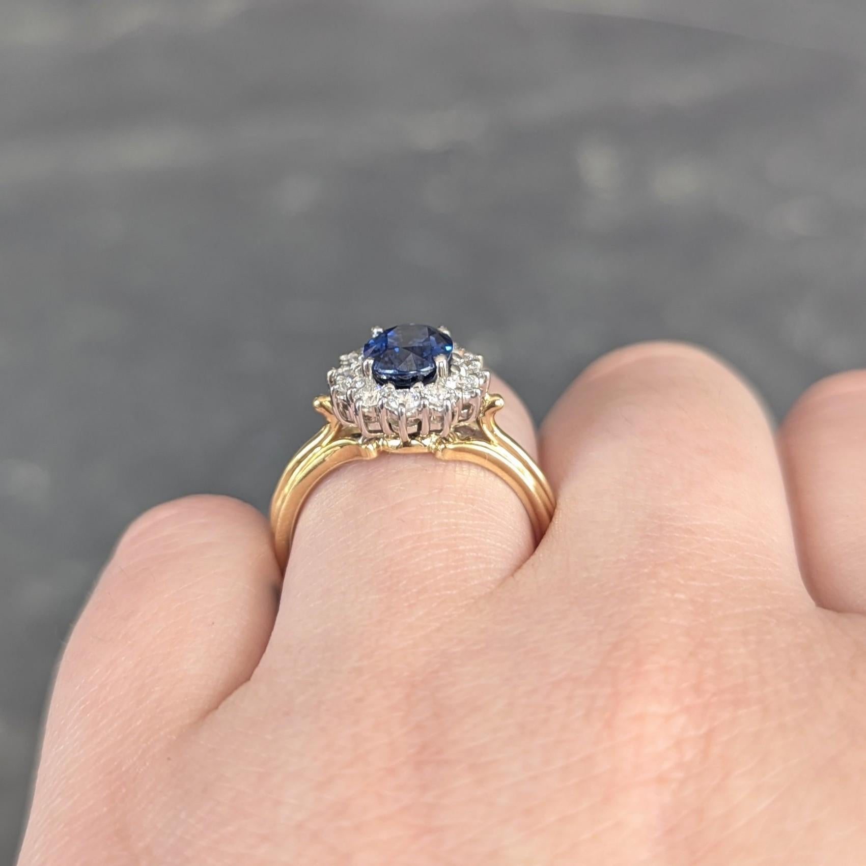 Spark 1990er Jahre 2,25 Karat Saphir Diamant 18 Karat Zweifarbiger Gold Vintage Halo-Ring mit Halo-Ring im Angebot 3